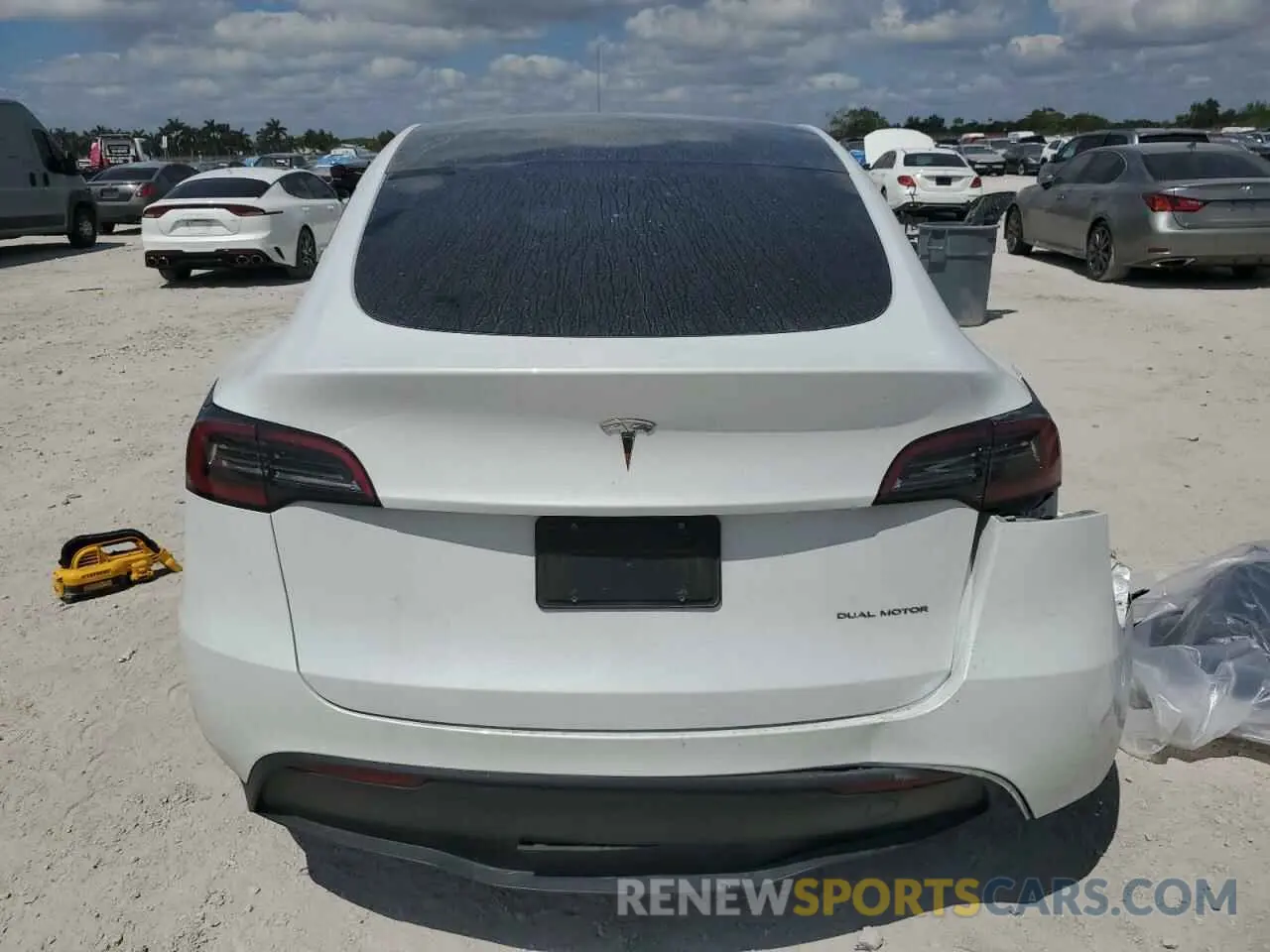 6 fotografías del automóvil dañado 7SAYGDEE2PF604318 TESLA MODEL Y 2023
