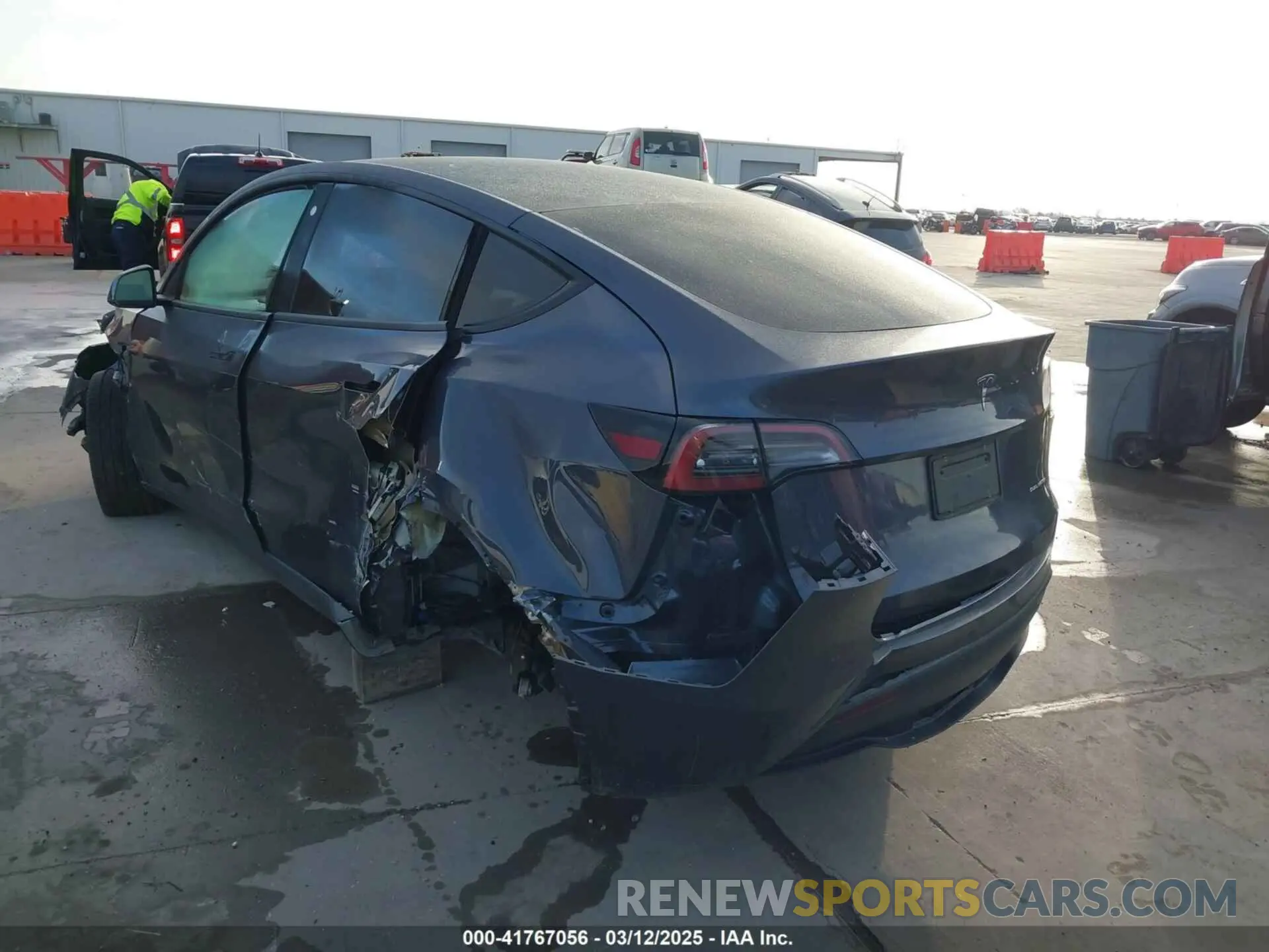 3 fotografías del automóvil dañado 7SAYGDEE2PF609969 TESLA MODEL Y 2023