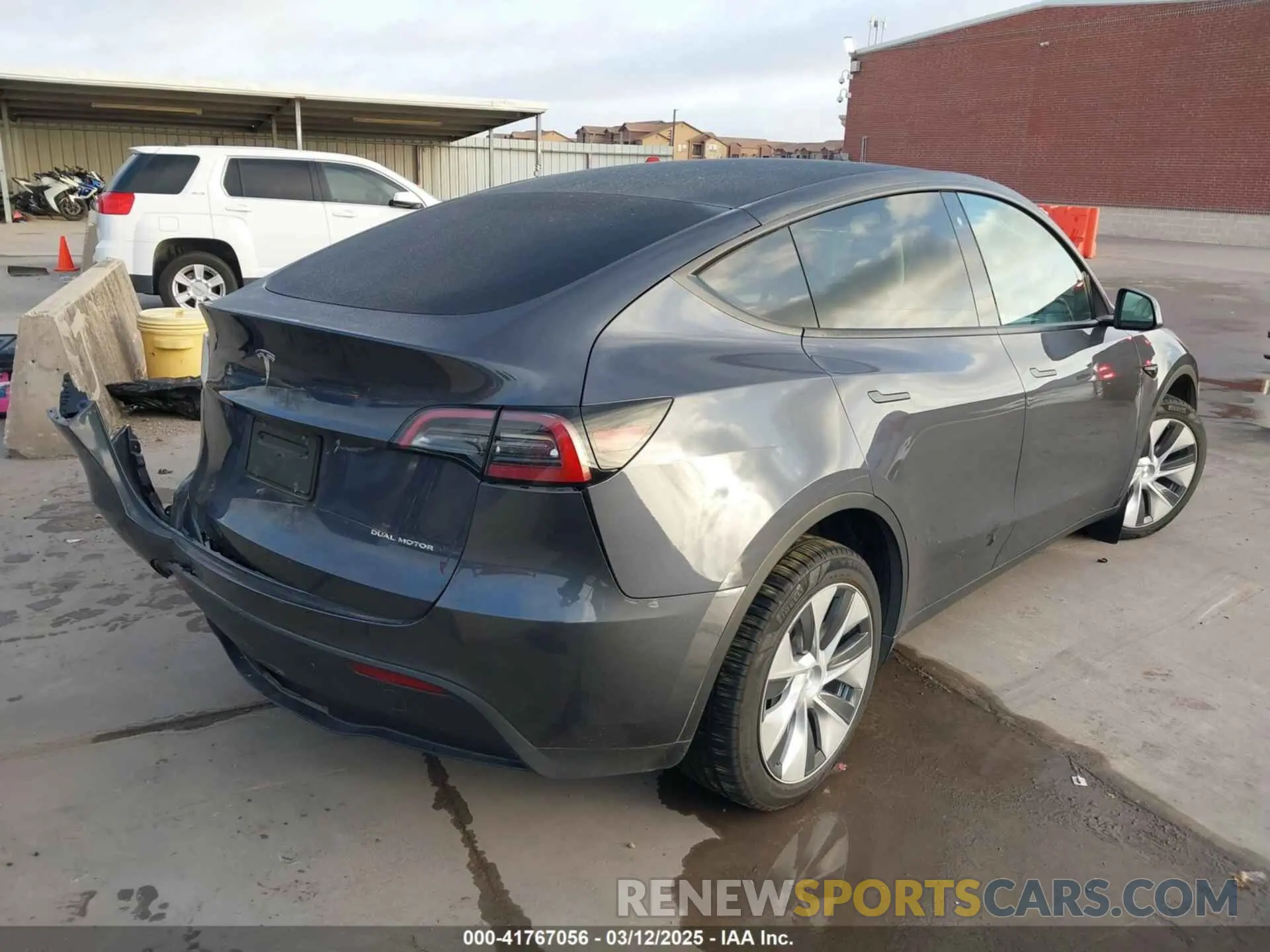 4 fotografías del automóvil dañado 7SAYGDEE2PF609969 TESLA MODEL Y 2023