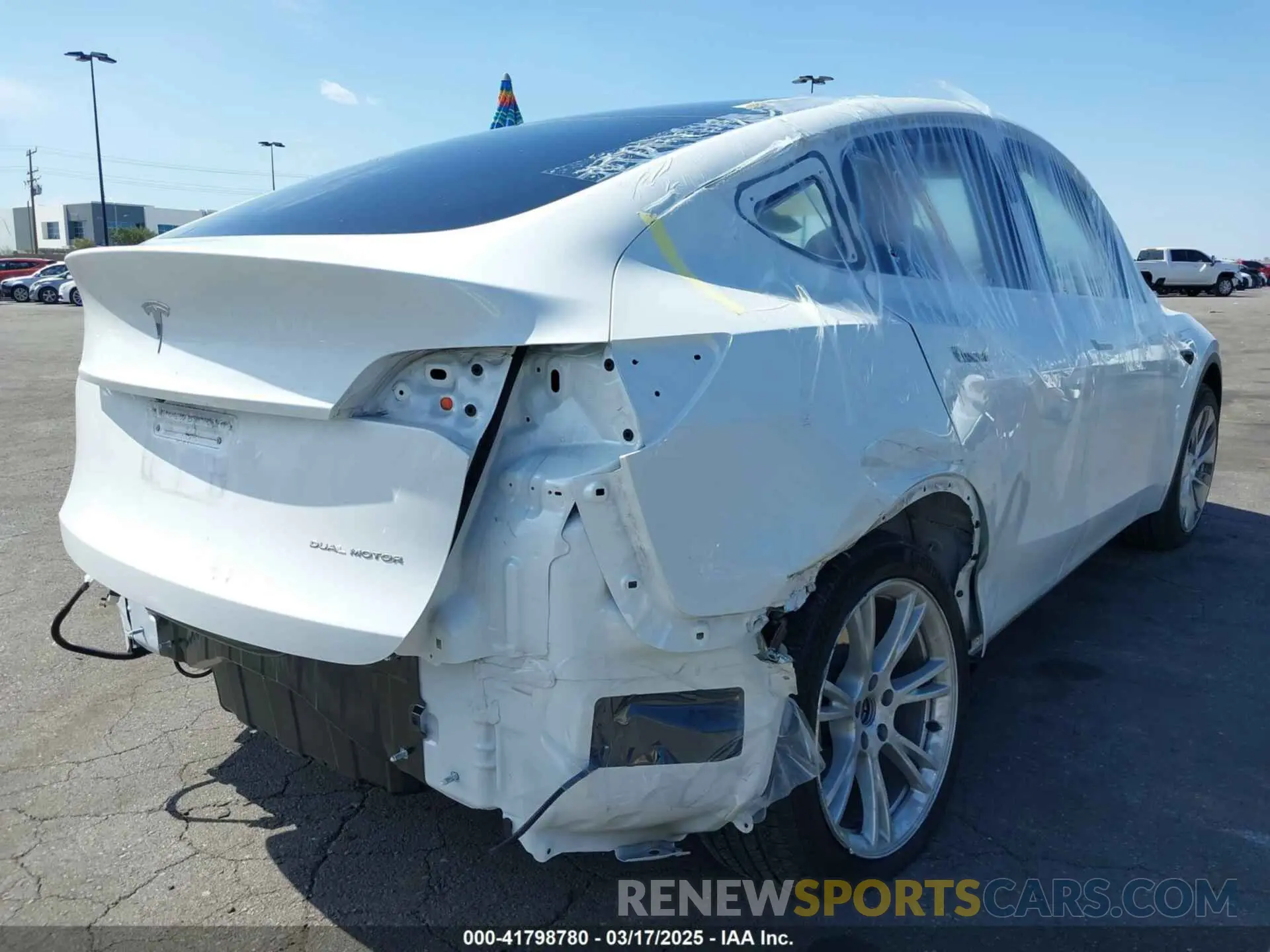 4 fotografías del automóvil dañado 7SAYGDEE2PF632121 TESLA MODEL Y 2023