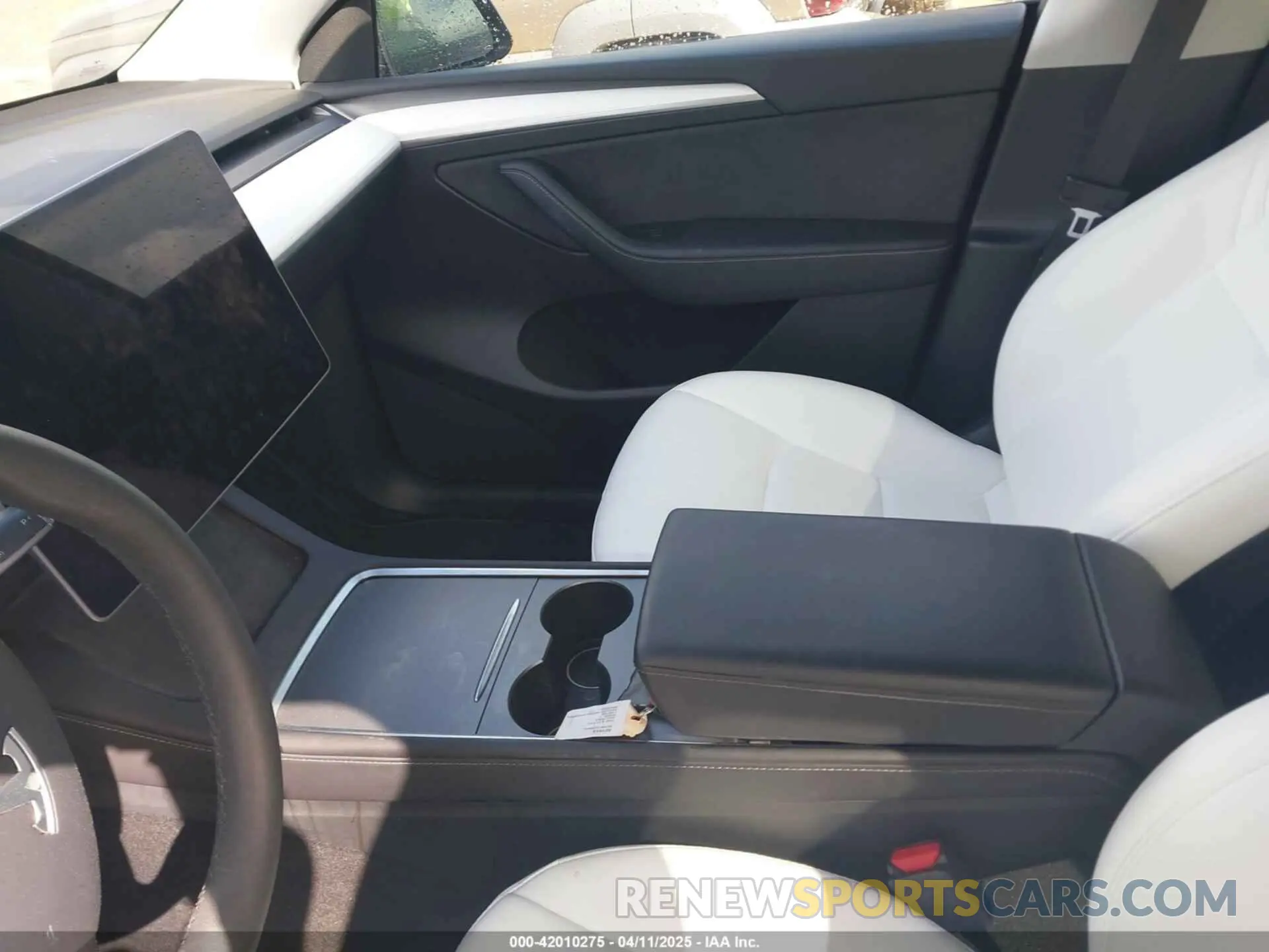 5 fotografías del automóvil dañado 7SAYGDEE2PF674286 TESLA MODEL Y 2023