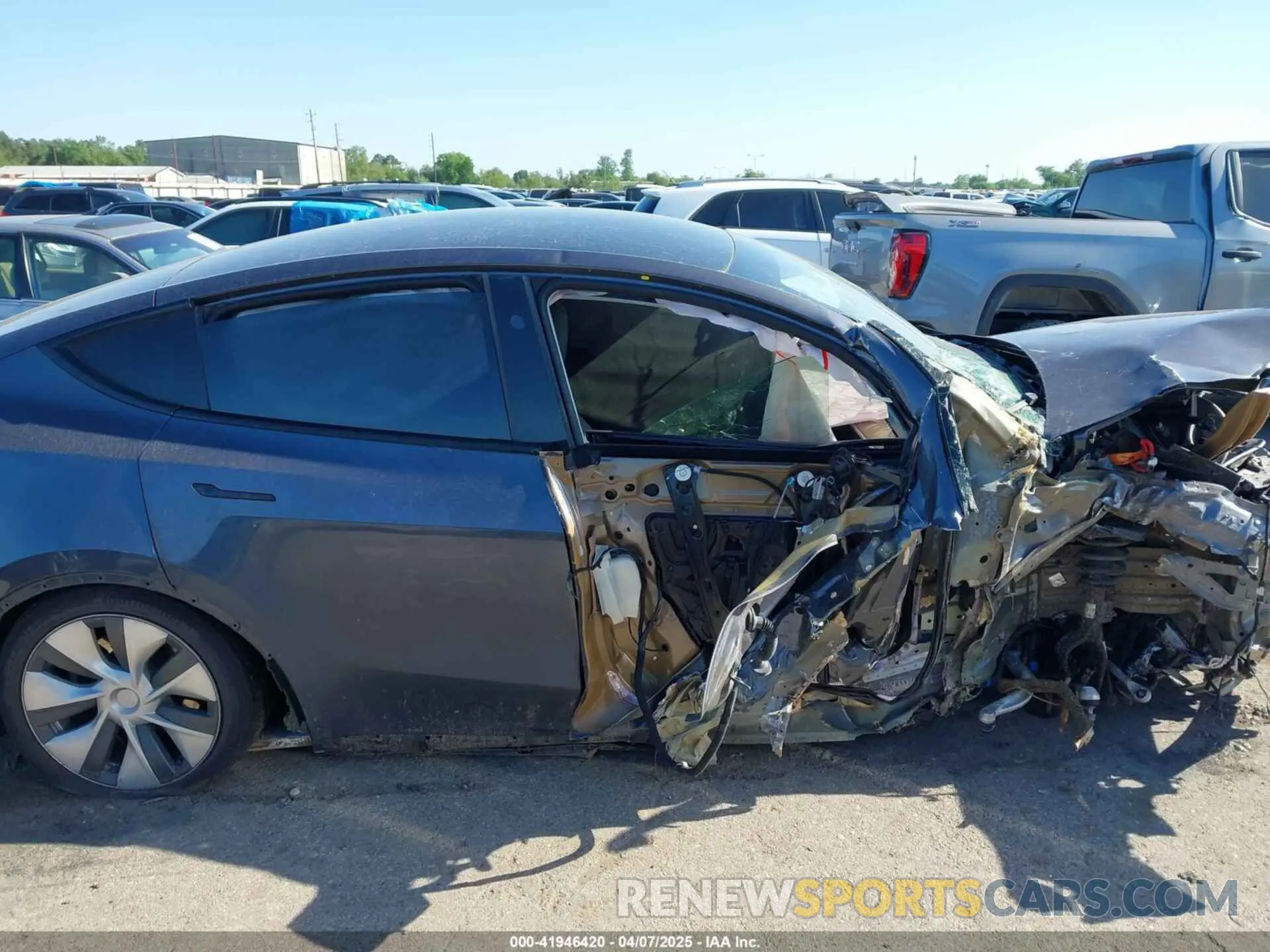 13 fotografías del automóvil dañado 7SAYGDEE2PF889117 TESLA MODEL Y 2023