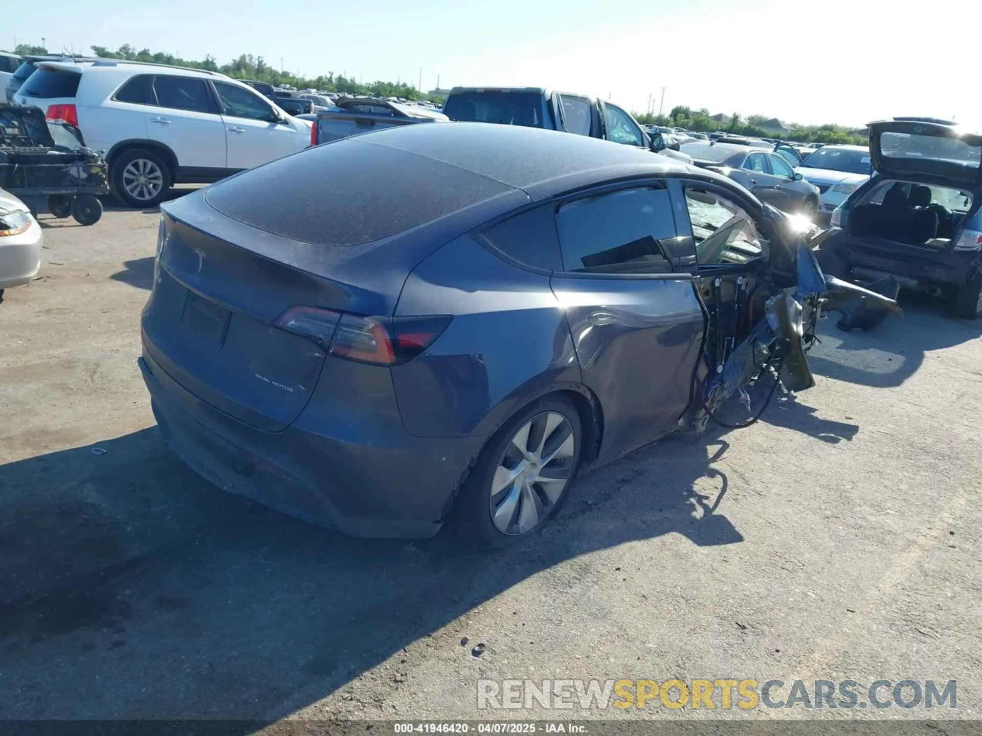 4 fotografías del automóvil dañado 7SAYGDEE2PF889117 TESLA MODEL Y 2023