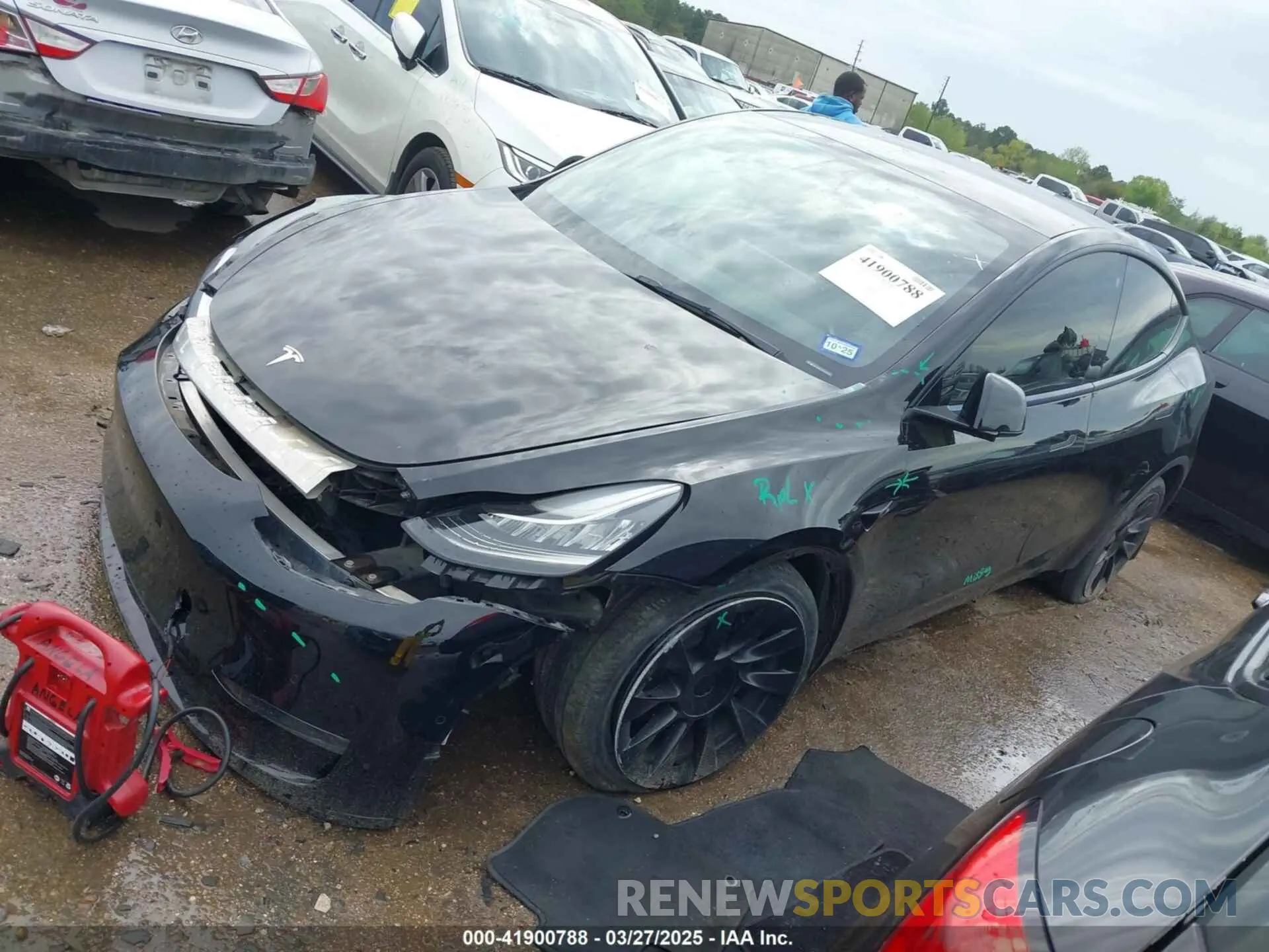 2 fotografías del automóvil dañado 7SAYGDEE3PA024315 TESLA MODEL Y 2023