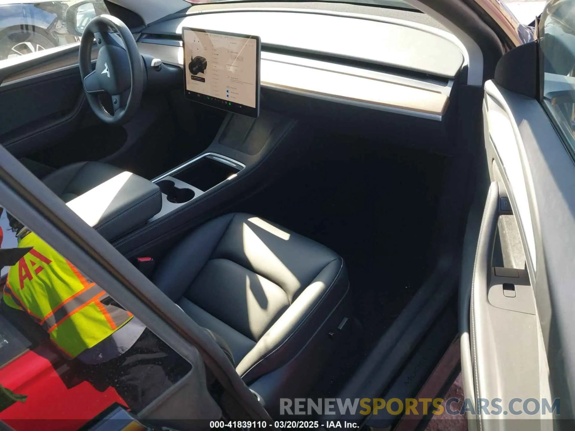 5 fotografías del automóvil dañado 7SAYGDEE3PA131056 TESLA MODEL Y 2023