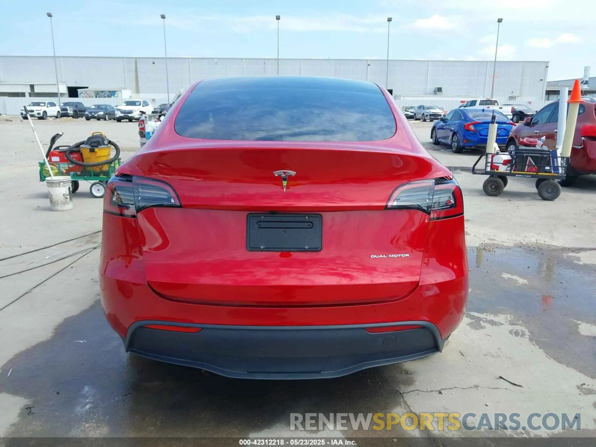 17 fotografías del automóvil dañado 7SAYGDEE3PA143353 TESLA MODEL Y 2023