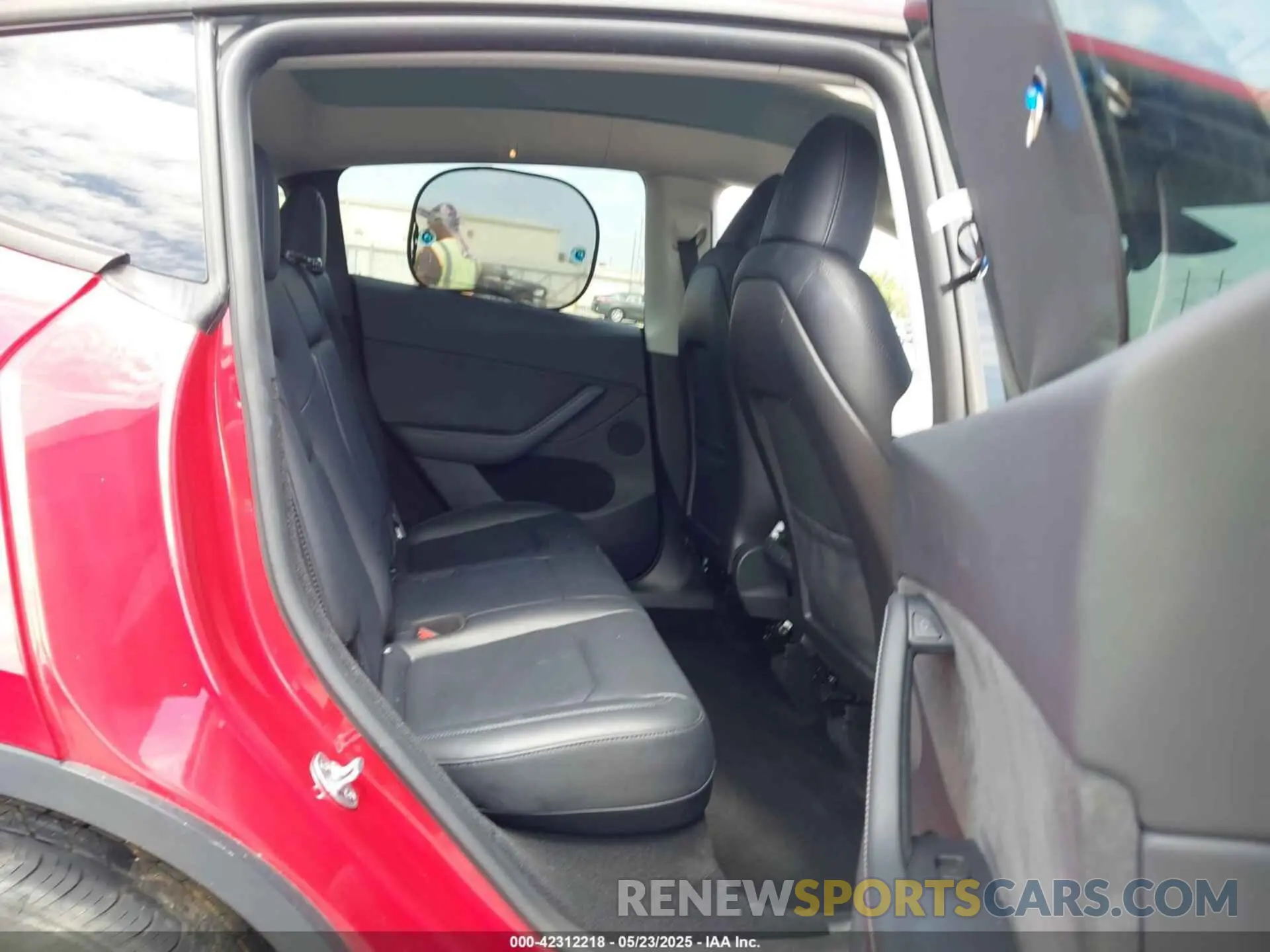 8 fotografías del automóvil dañado 7SAYGDEE3PA143353 TESLA MODEL Y 2023