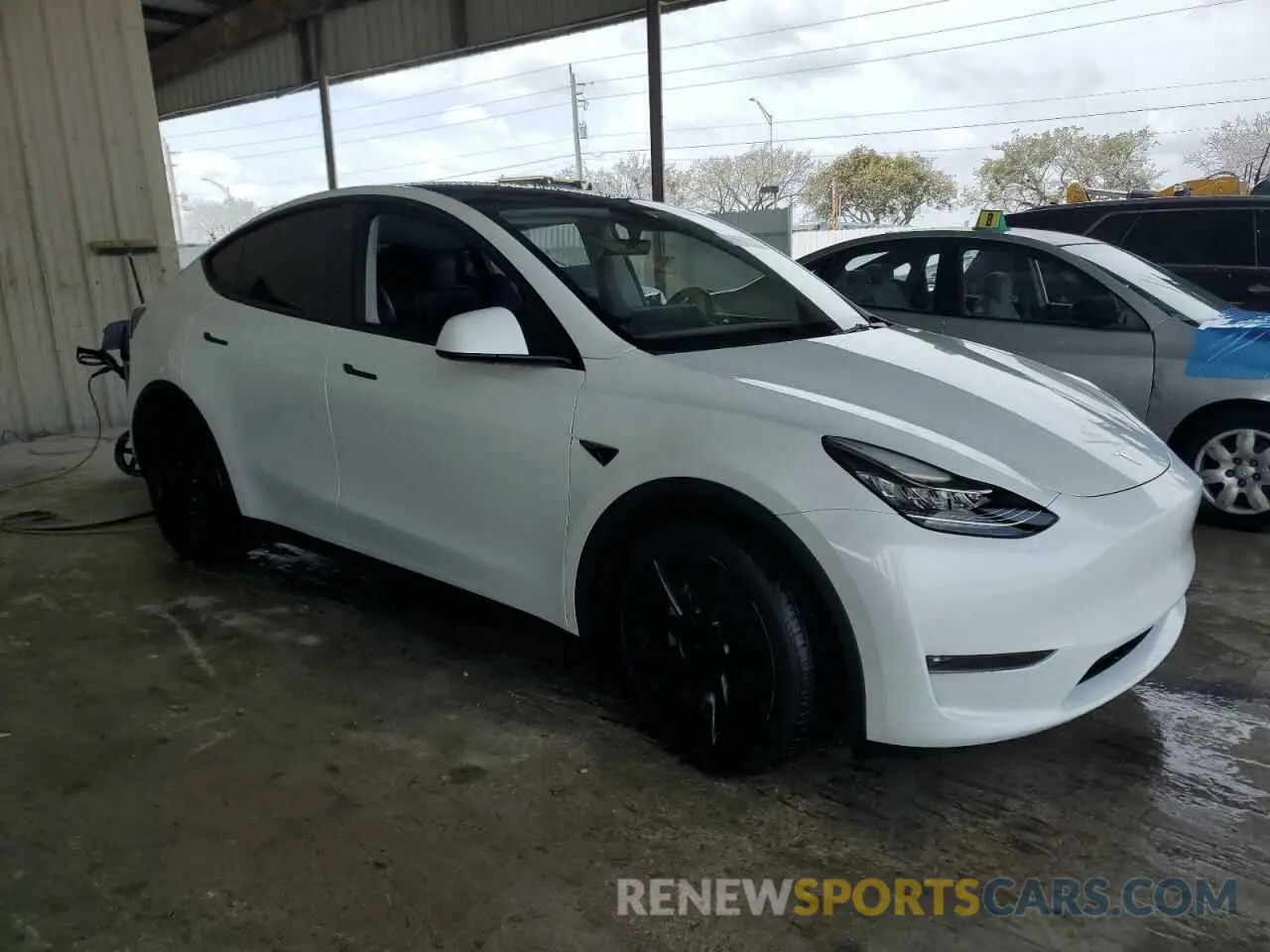 4 fotografías del automóvil dañado 7SAYGDEE3PF597797 TESLA MODEL Y 2023