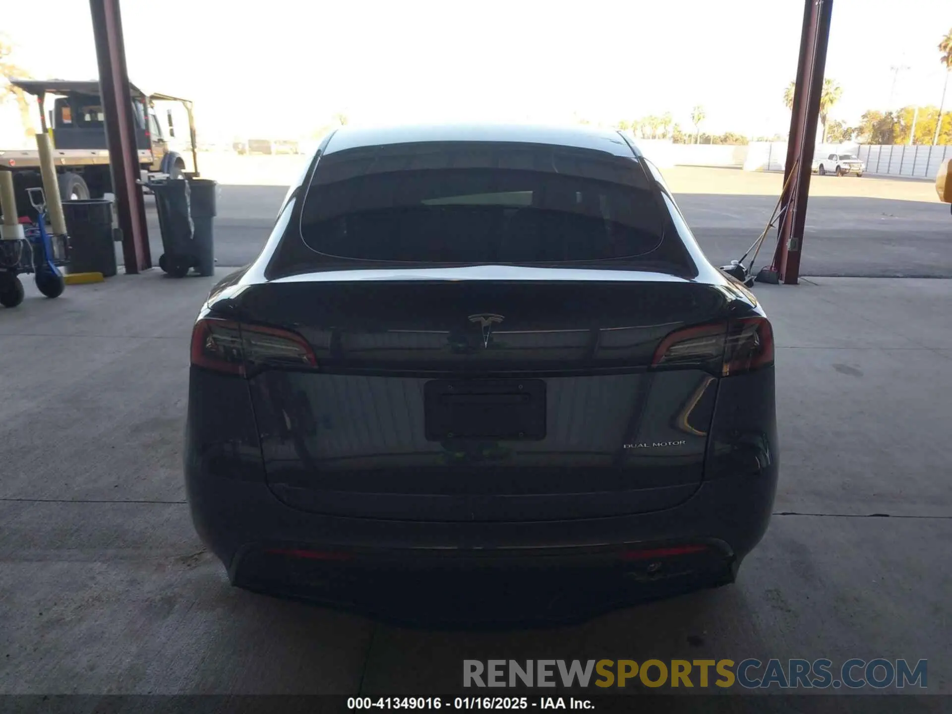 17 fotografías del automóvil dañado 7SAYGDEE3PF644911 TESLA MODEL Y 2023