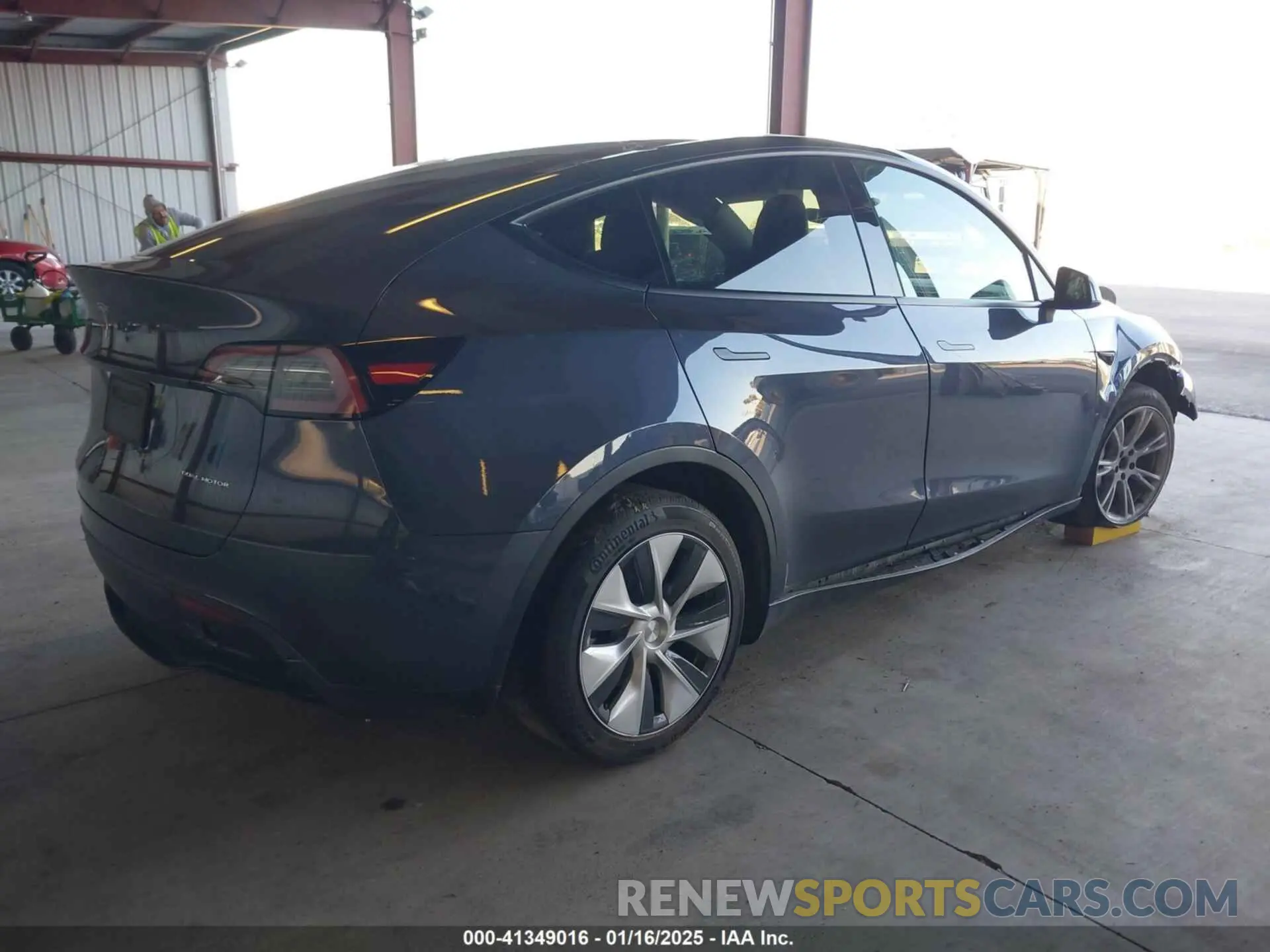 4 fotografías del automóvil dañado 7SAYGDEE3PF644911 TESLA MODEL Y 2023