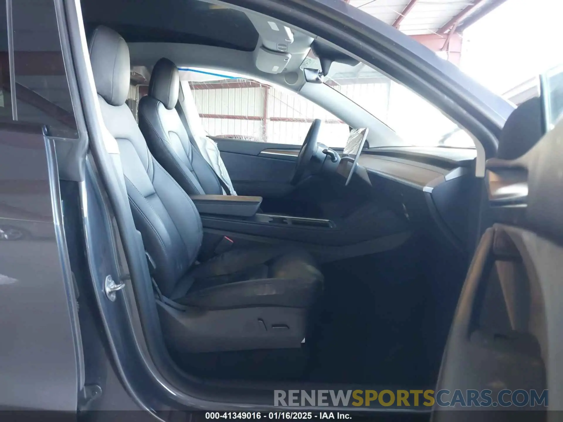 5 fotografías del automóvil dañado 7SAYGDEE3PF644911 TESLA MODEL Y 2023