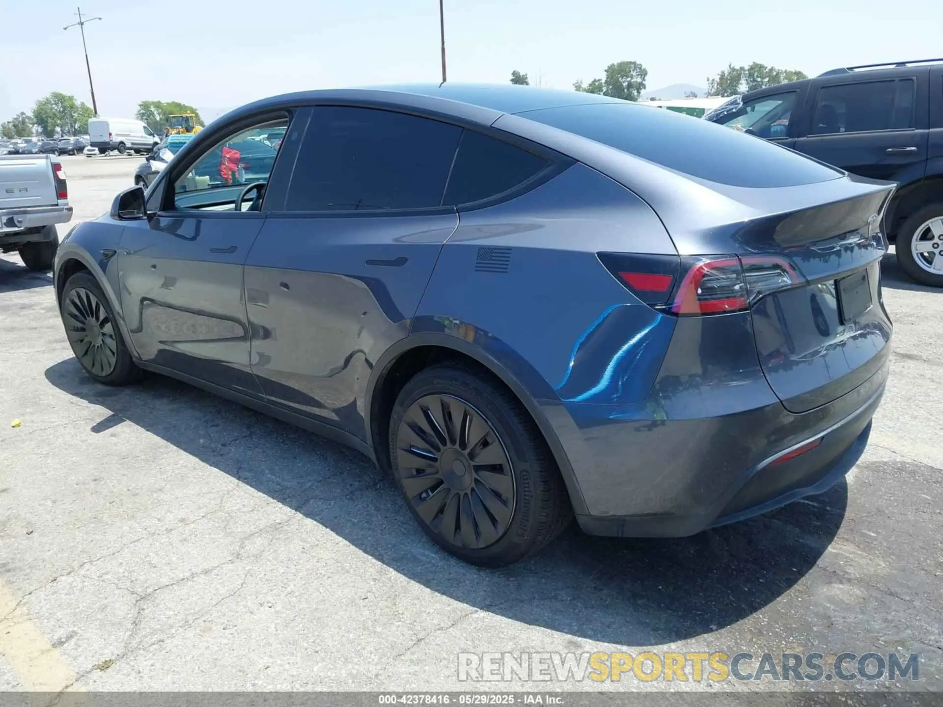 3 fotografías del automóvil dañado 7SAYGDEE3PF806715 TESLA MODEL Y 2023