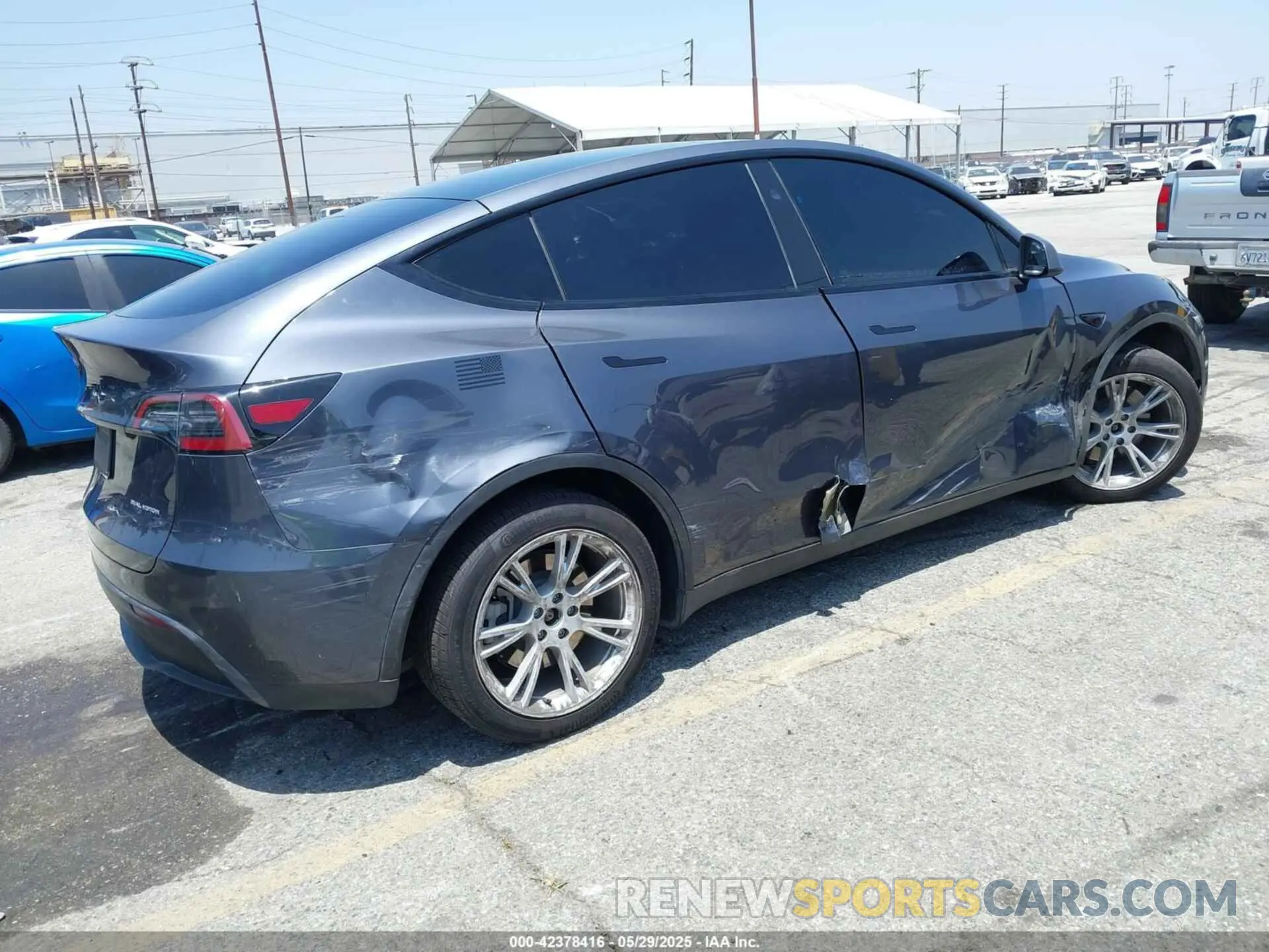 4 fotografías del automóvil dañado 7SAYGDEE3PF806715 TESLA MODEL Y 2023