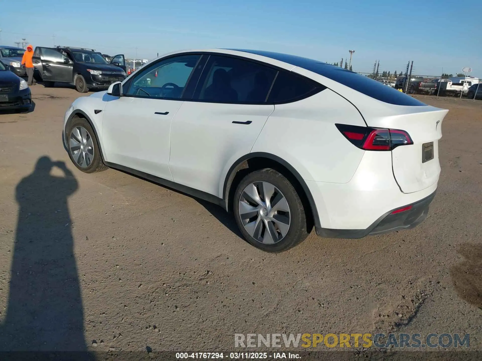 3 fotografías del automóvil dañado 7SAYGDEE3PF817097 TESLA MODEL Y 2023