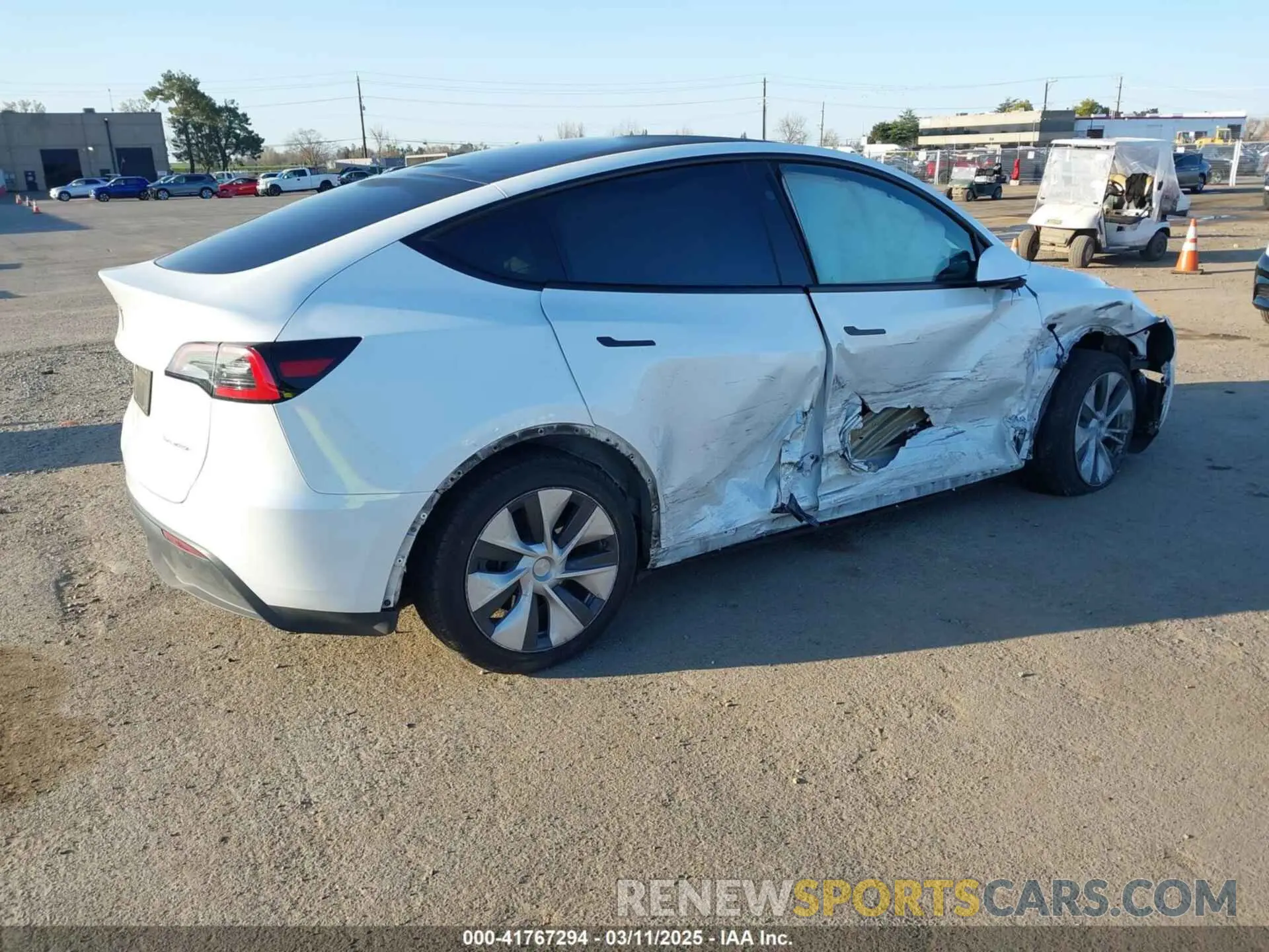 4 fotografías del automóvil dañado 7SAYGDEE3PF817097 TESLA MODEL Y 2023