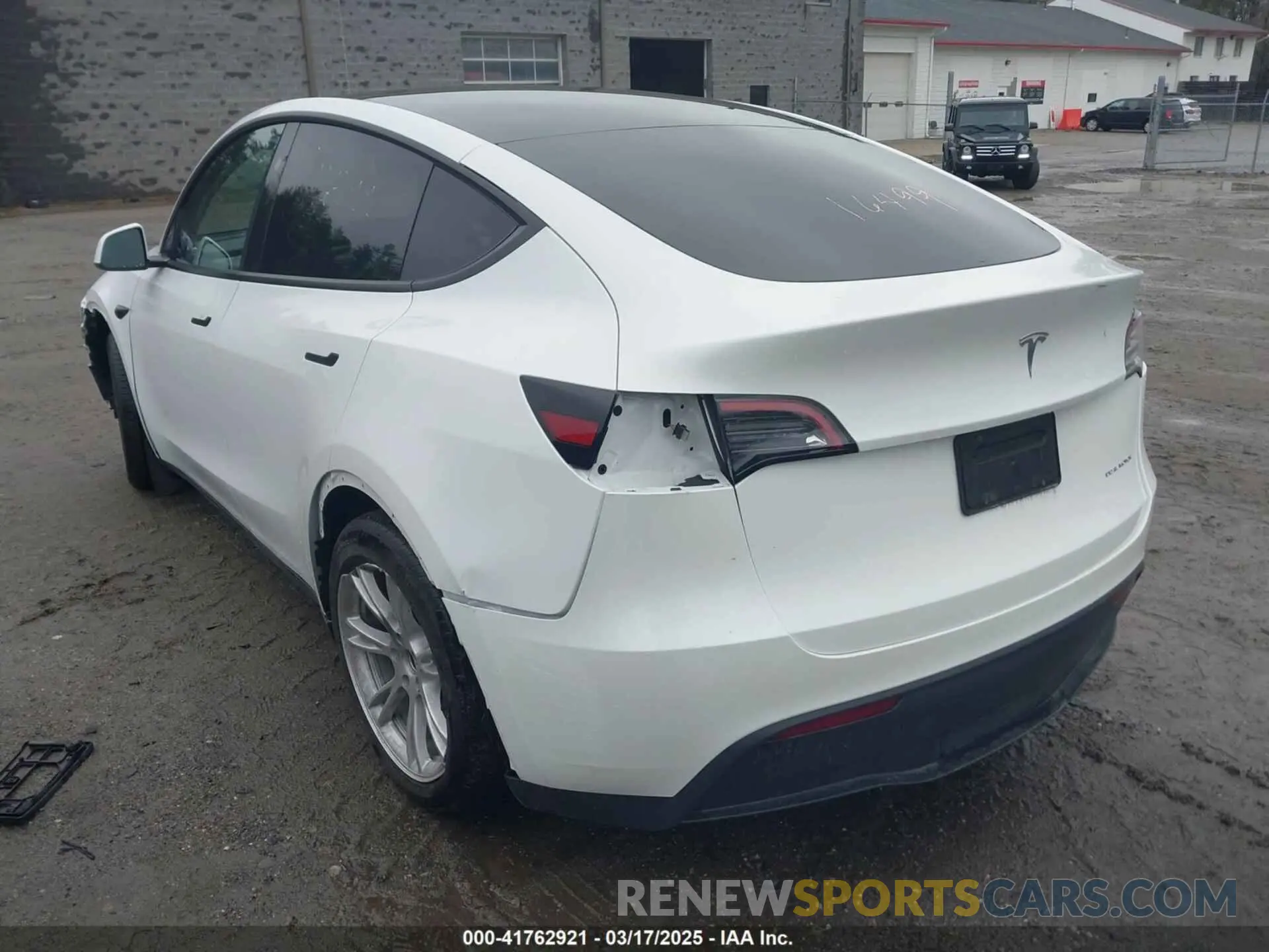 3 fotografías del automóvil dañado 7SAYGDEE3PF857633 TESLA MODEL Y 2023