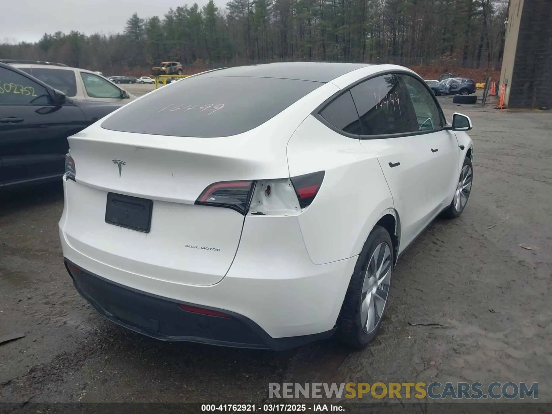 4 fotografías del automóvil dañado 7SAYGDEE3PF857633 TESLA MODEL Y 2023