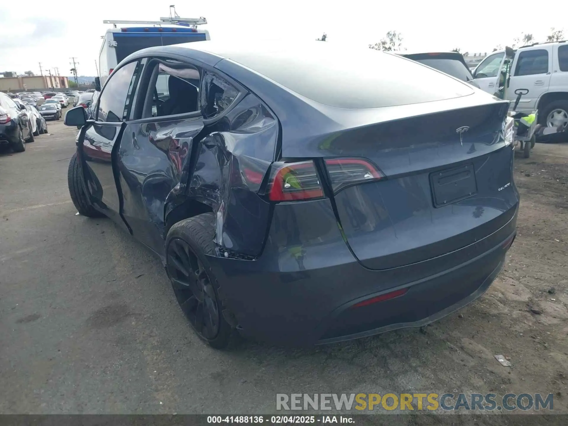 3 fotografías del automóvil dañado 7SAYGDEE4PA028440 TESLA MODEL Y 2023