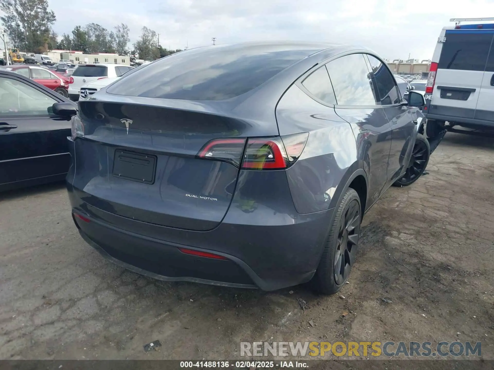 4 fotografías del automóvil dañado 7SAYGDEE4PA028440 TESLA MODEL Y 2023