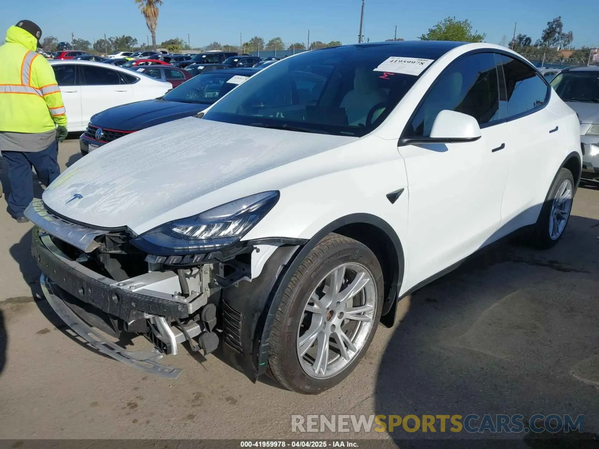 2 fotografías del automóvil dañado 7SAYGDEE4PA114671 TESLA MODEL Y 2023