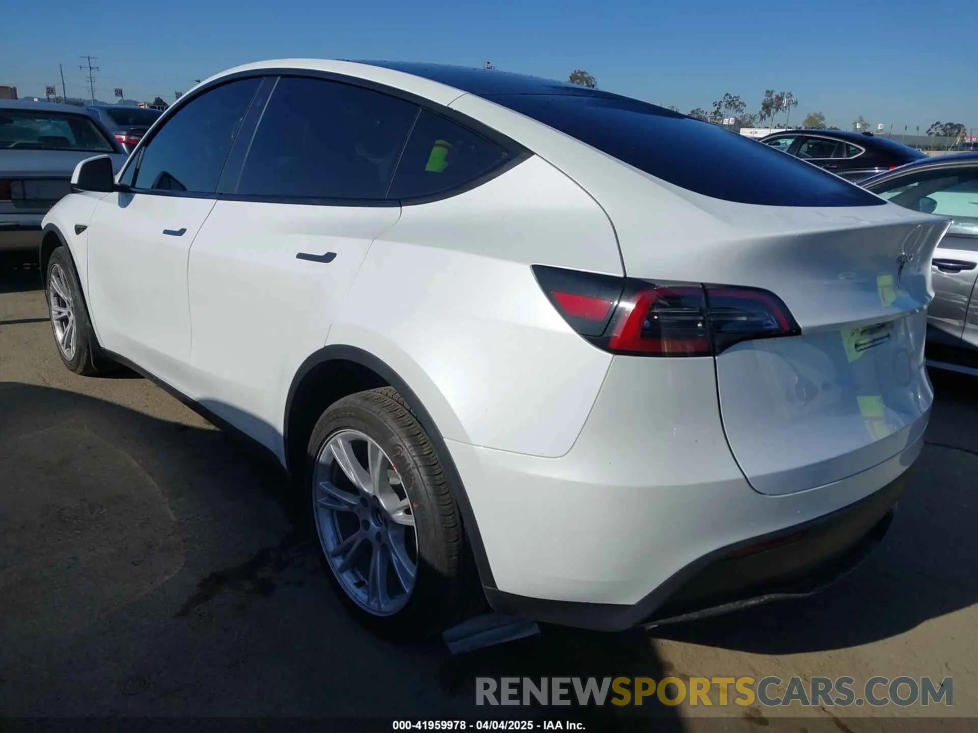 3 fotografías del automóvil dañado 7SAYGDEE4PA114671 TESLA MODEL Y 2023