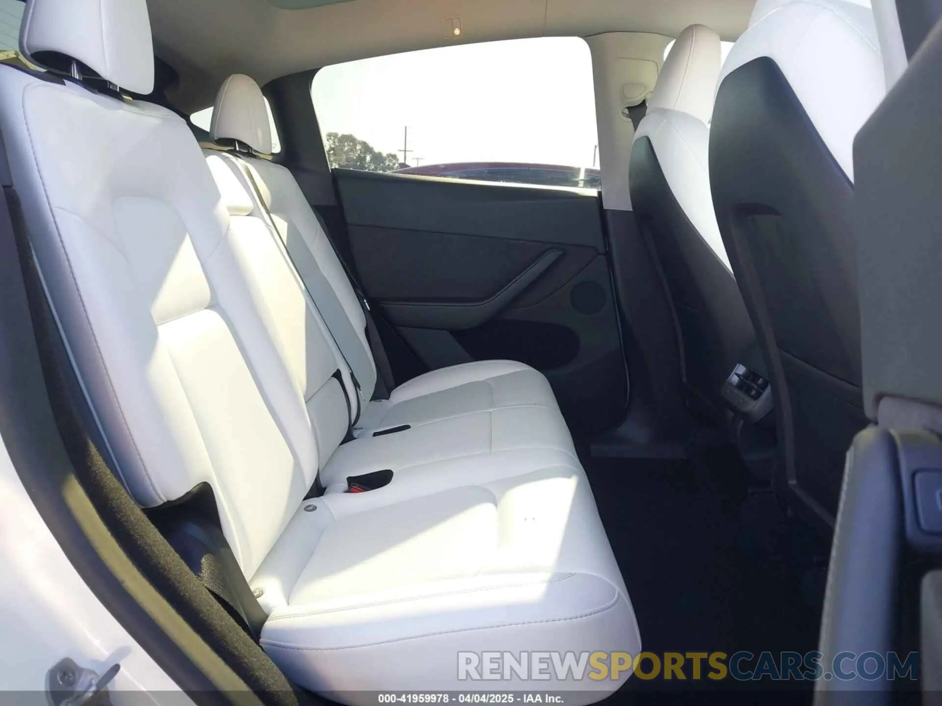 8 fotografías del automóvil dañado 7SAYGDEE4PA114671 TESLA MODEL Y 2023