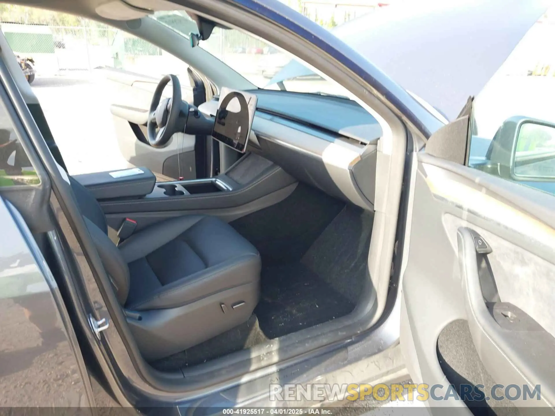 5 fotografías del automóvil dañado 7SAYGDEE4PA139277 TESLA MODEL Y 2023