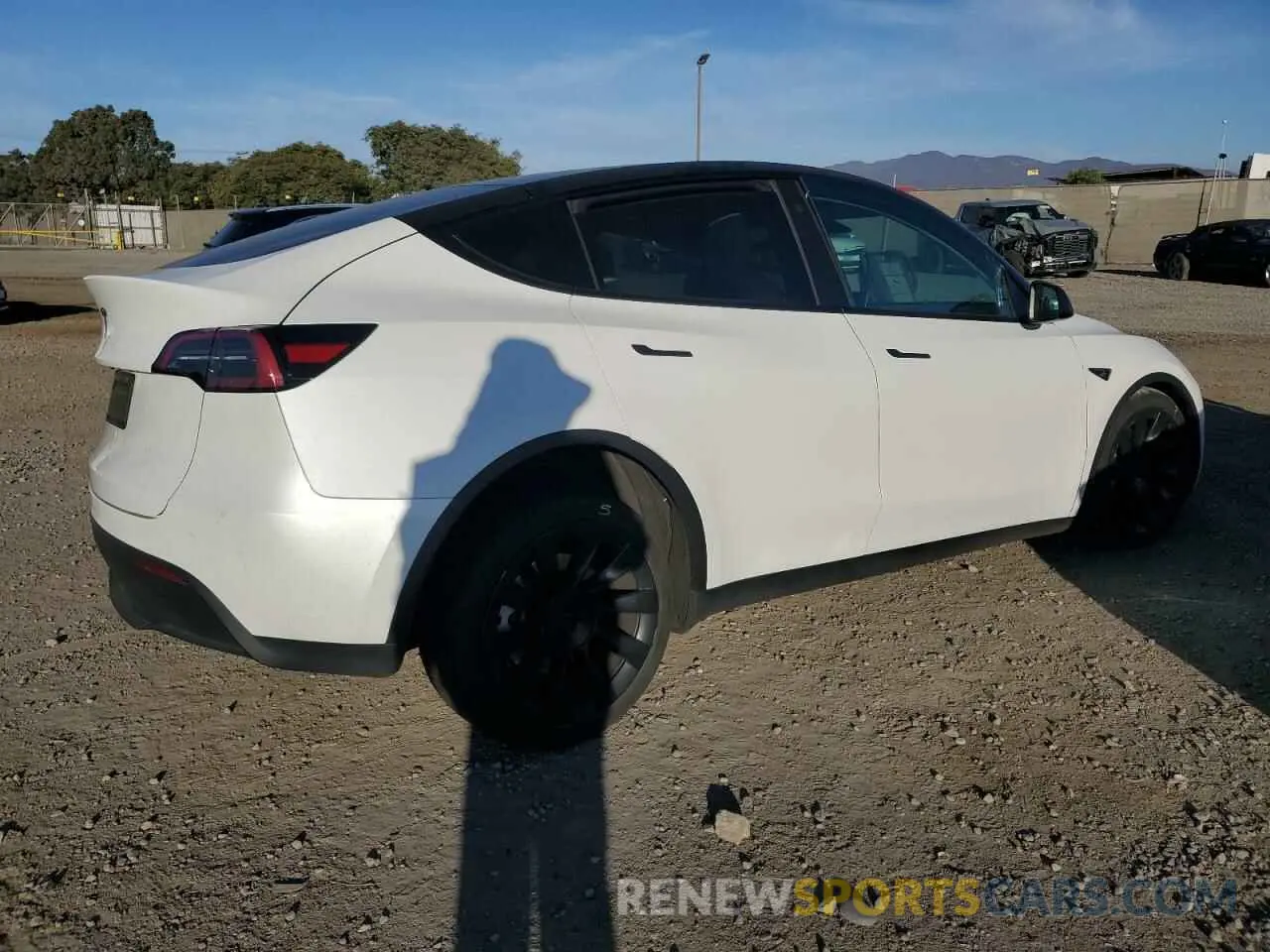 3 fotografías del automóvil dañado 7SAYGDEE4PF612341 TESLA MODEL Y 2023