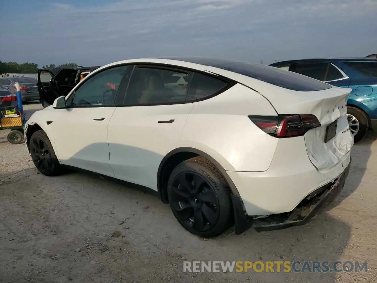 2 fotografías del automóvil dañado 7SAYGDEE4PF810174 TESLA MODEL Y 2023