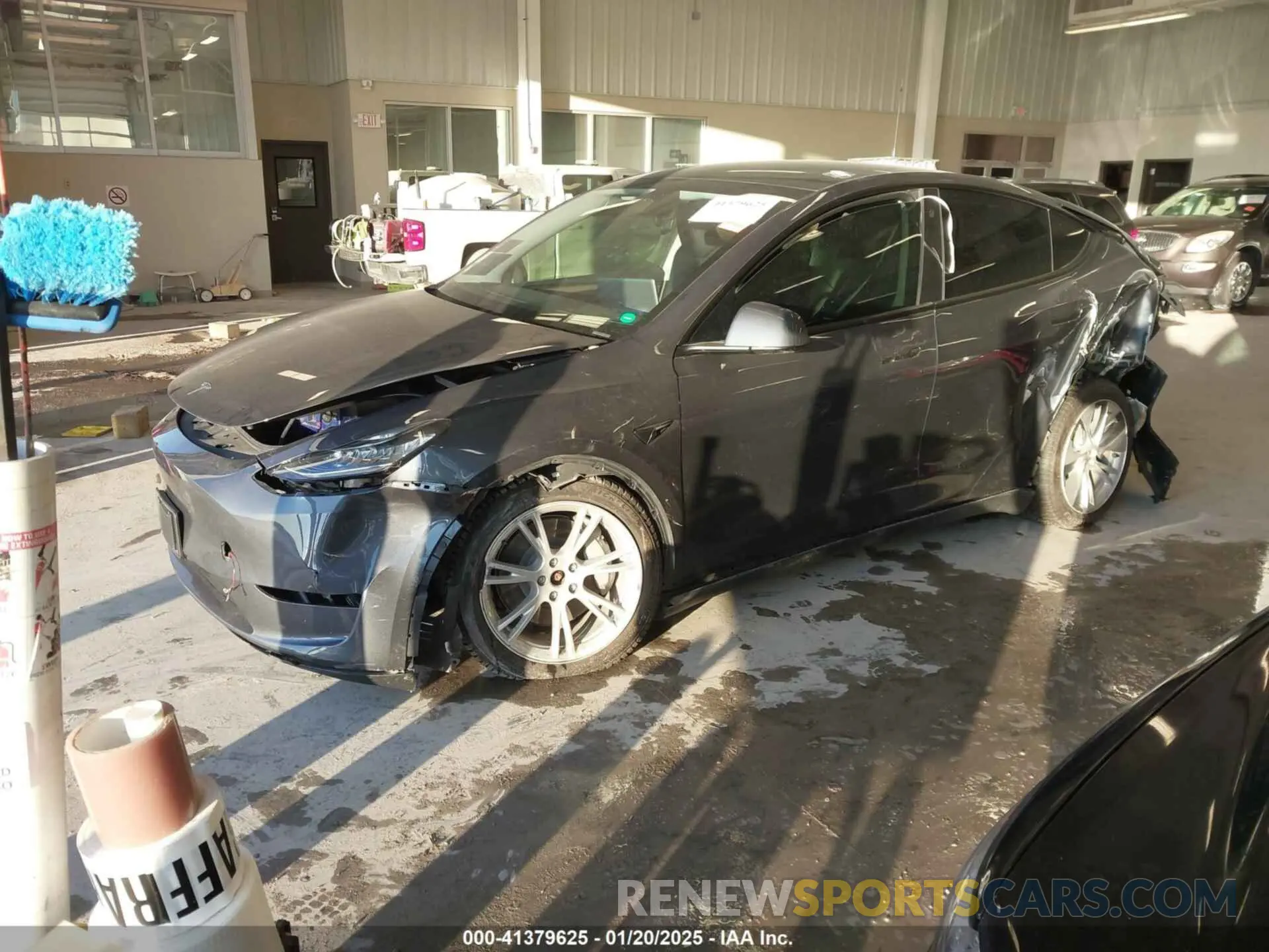 2 fotografías del automóvil dañado 7SAYGDEE5PA033341 TESLA MODEL Y 2023