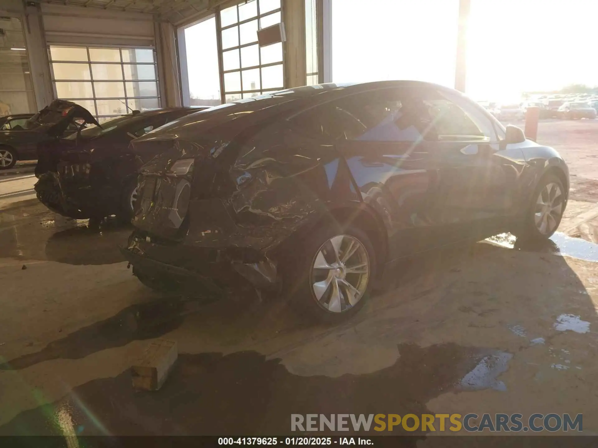 4 fotografías del automóvil dañado 7SAYGDEE5PA033341 TESLA MODEL Y 2023