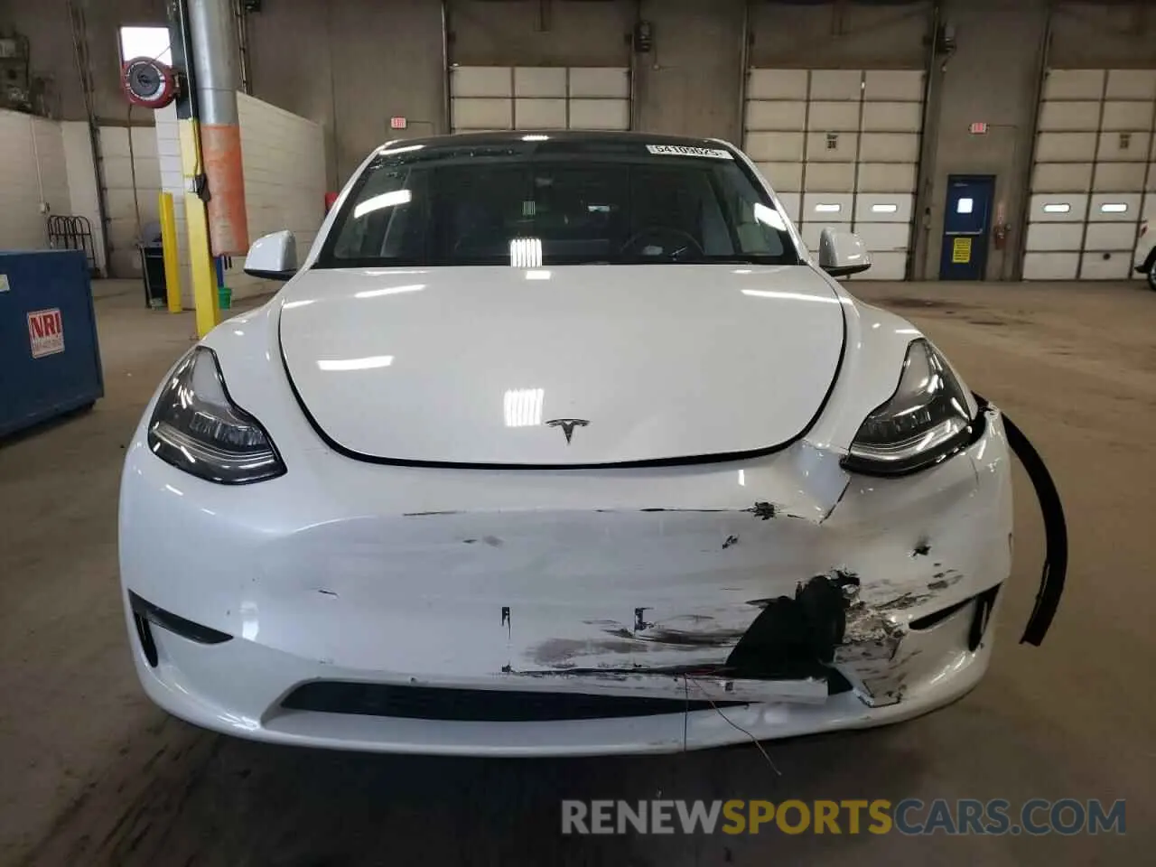 5 fotografías del automóvil dañado 7SAYGDEE5PA067389 TESLA MODEL Y 2023
