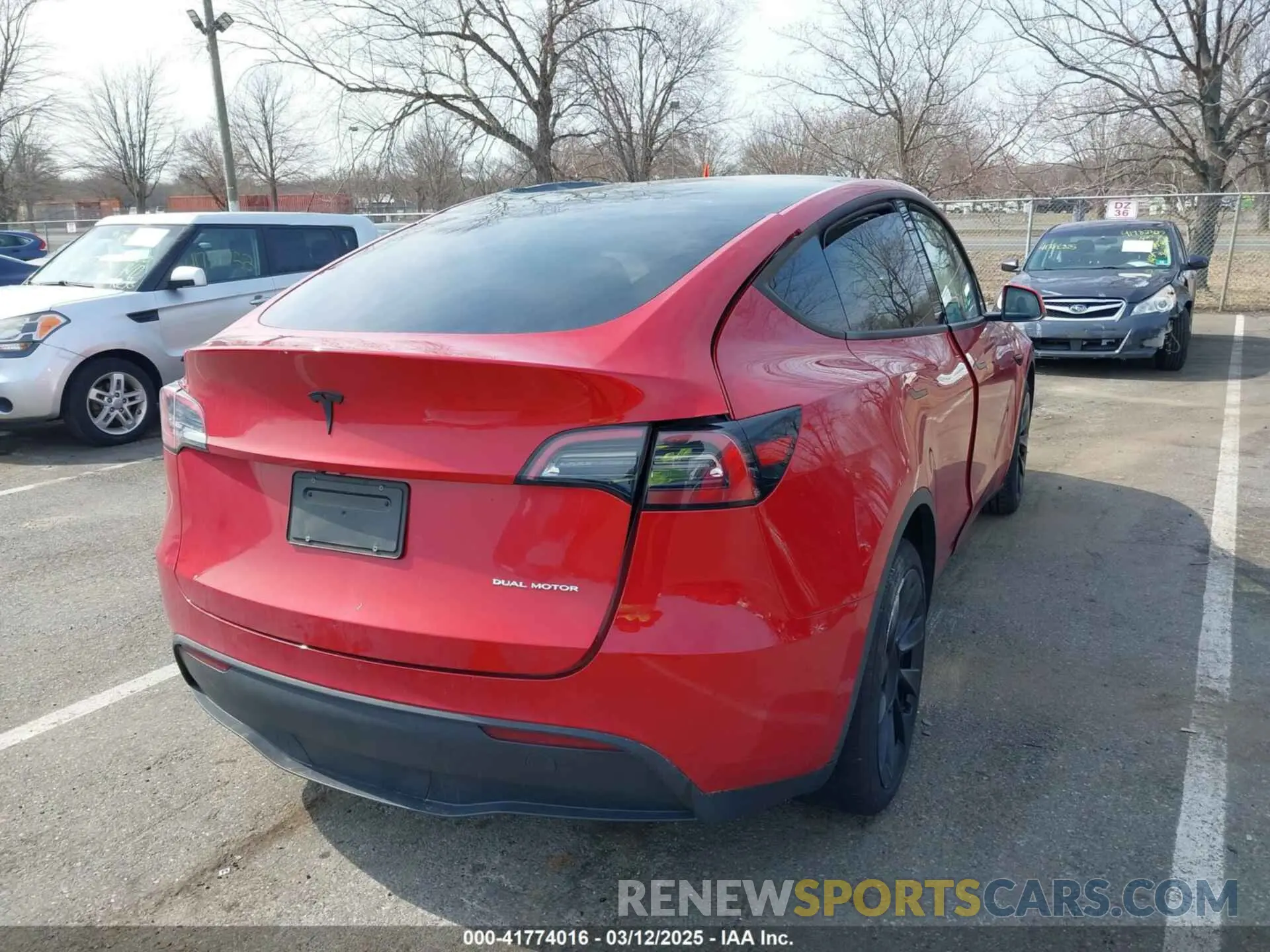 4 fotografías del automóvil dañado 7SAYGDEE5PA094138 TESLA MODEL Y 2023