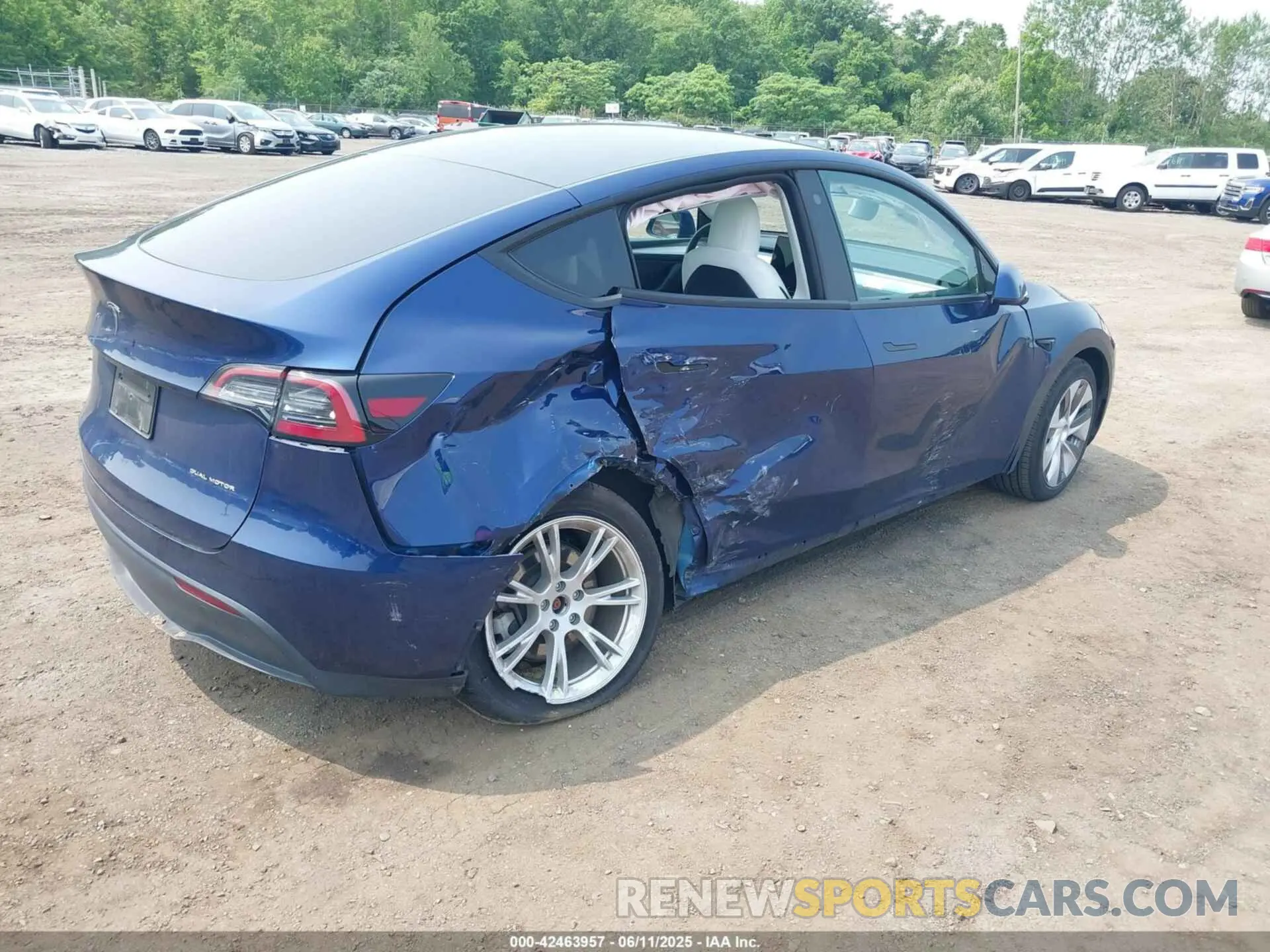 4 fotografías del automóvil dañado 7SAYGDEE5PF613627 TESLA MODEL Y 2023