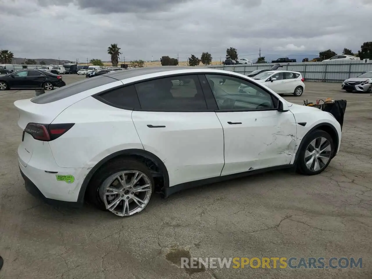 3 fotografías del automóvil dañado 7SAYGDEE5PF714070 TESLA MODEL Y 2023