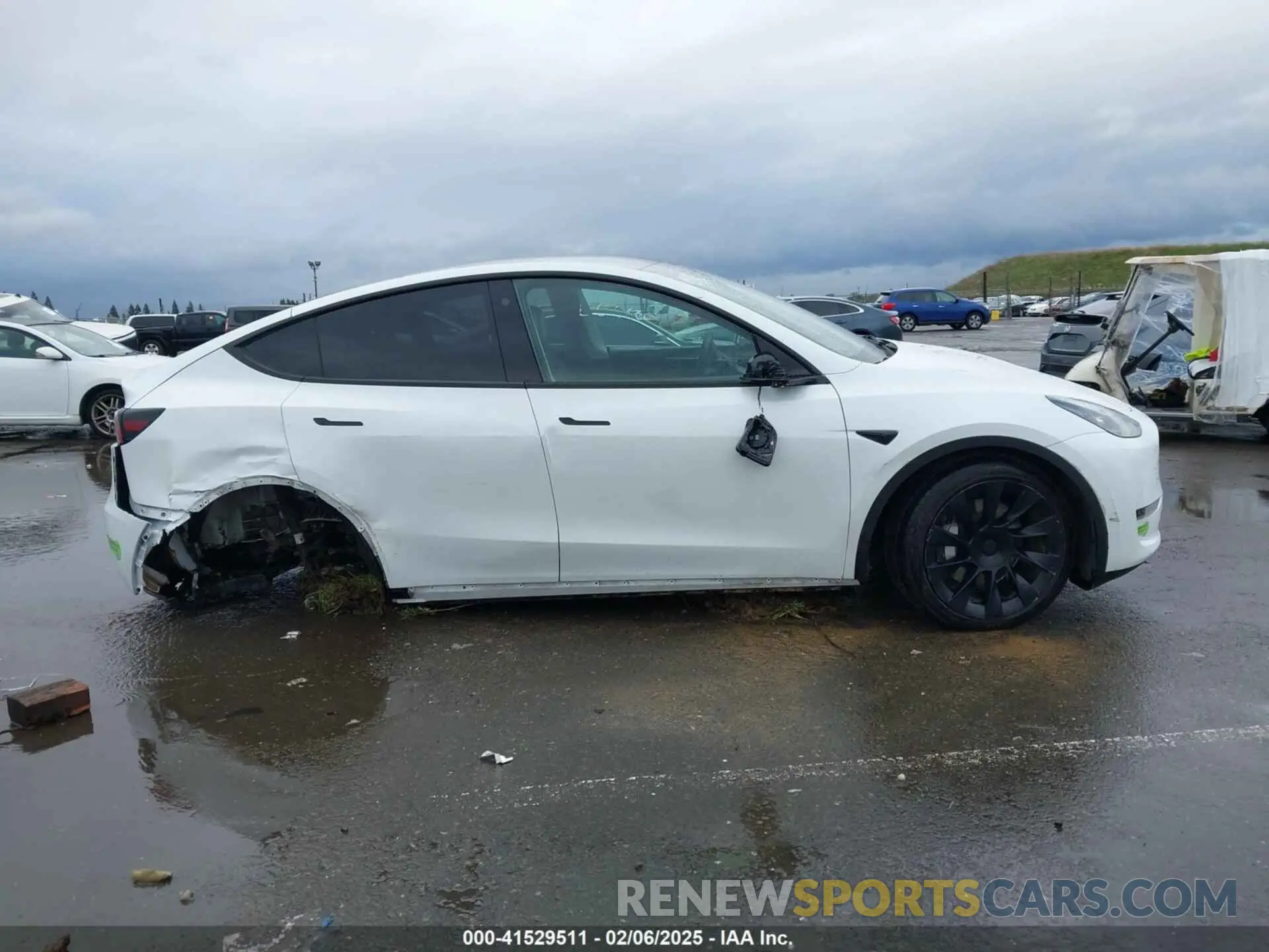 13 fotografías del automóvil dañado 7SAYGDEE5PF753922 TESLA MODEL Y 2023