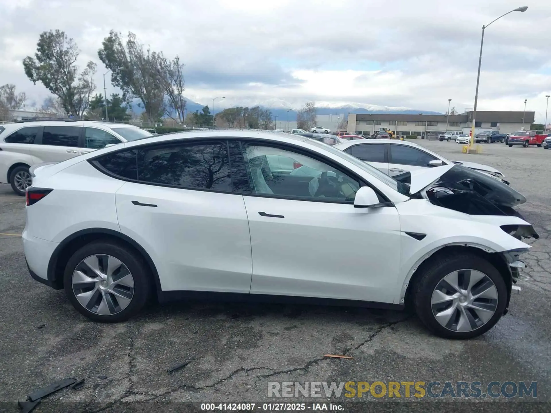 13 fotografías del automóvil dañado 7SAYGDEE6PA125980 TESLA MODEL Y 2023