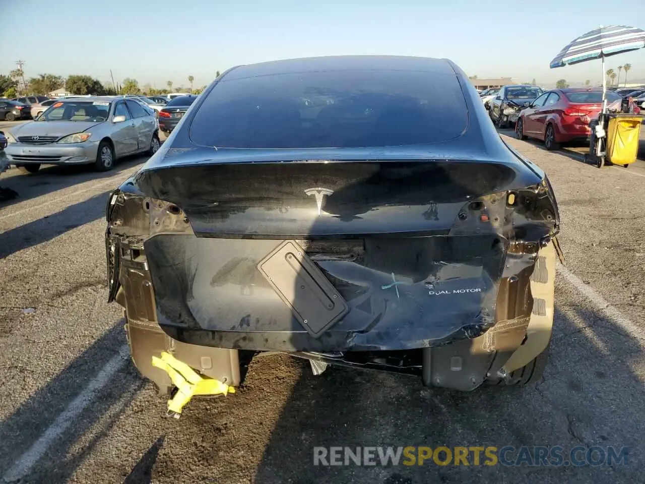 6 fotografías del automóvil dañado 7SAYGDEE6PA144044 TESLA MODEL Y 2023