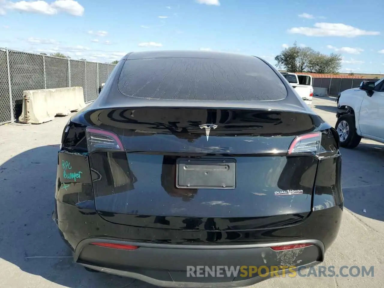 6 fotografías del automóvil dañado 7SAYGDEE6PA201875 TESLA MODEL Y 2023