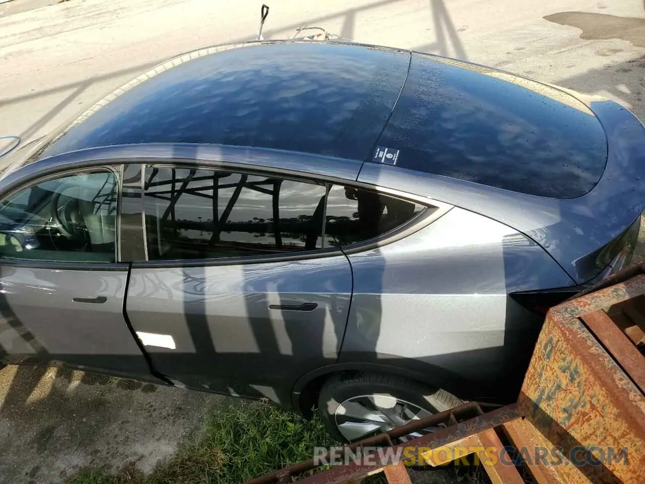2 fotografías del automóvil dañado 7SAYGDEE6PA211127 TESLA MODEL Y 2023