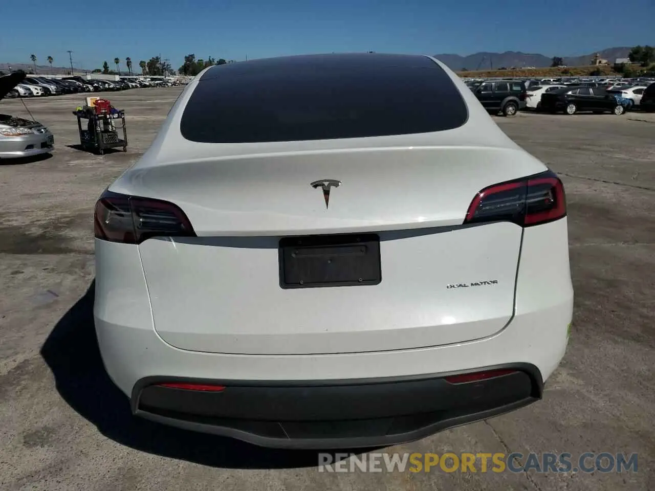 6 fotografías del automóvil dañado 7SAYGDEE6PF607576 TESLA MODEL Y 2023