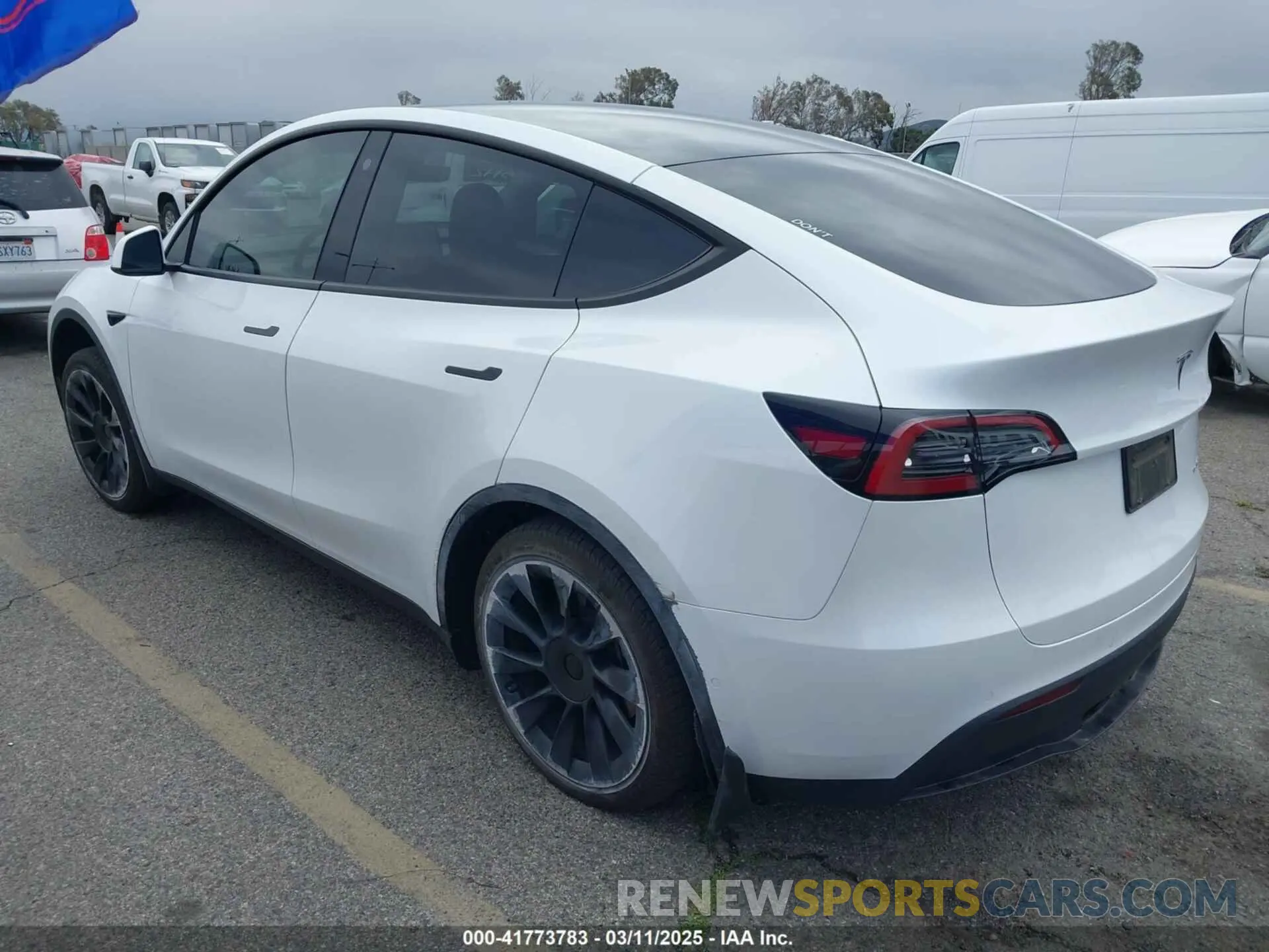 3 fotografías del automóvil dañado 7SAYGDEE7PA023295 TESLA MODEL Y 2023