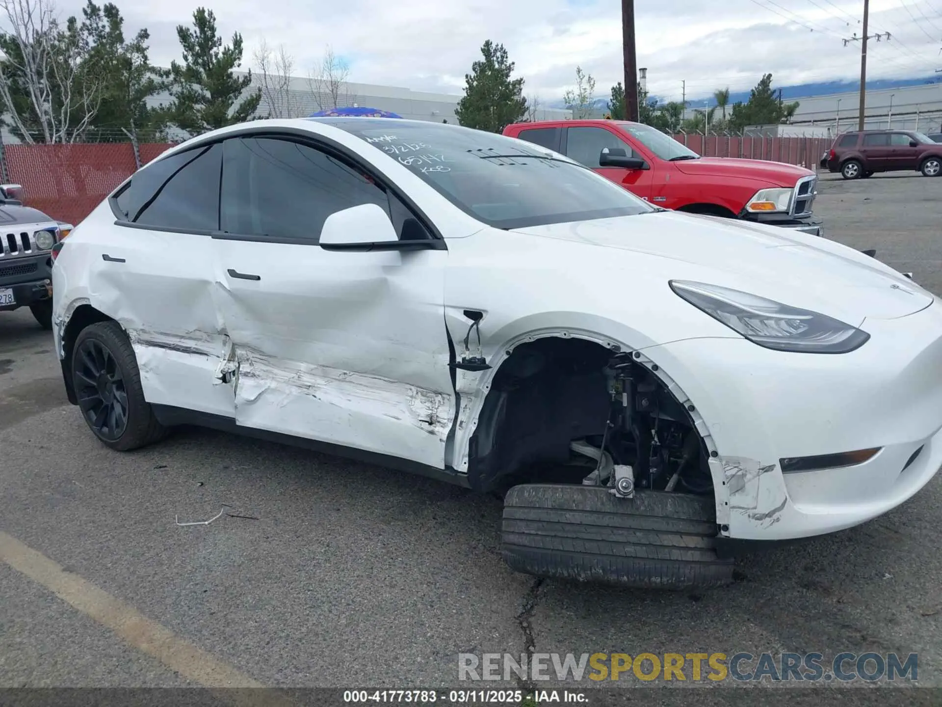 6 fotografías del automóvil dañado 7SAYGDEE7PA023295 TESLA MODEL Y 2023