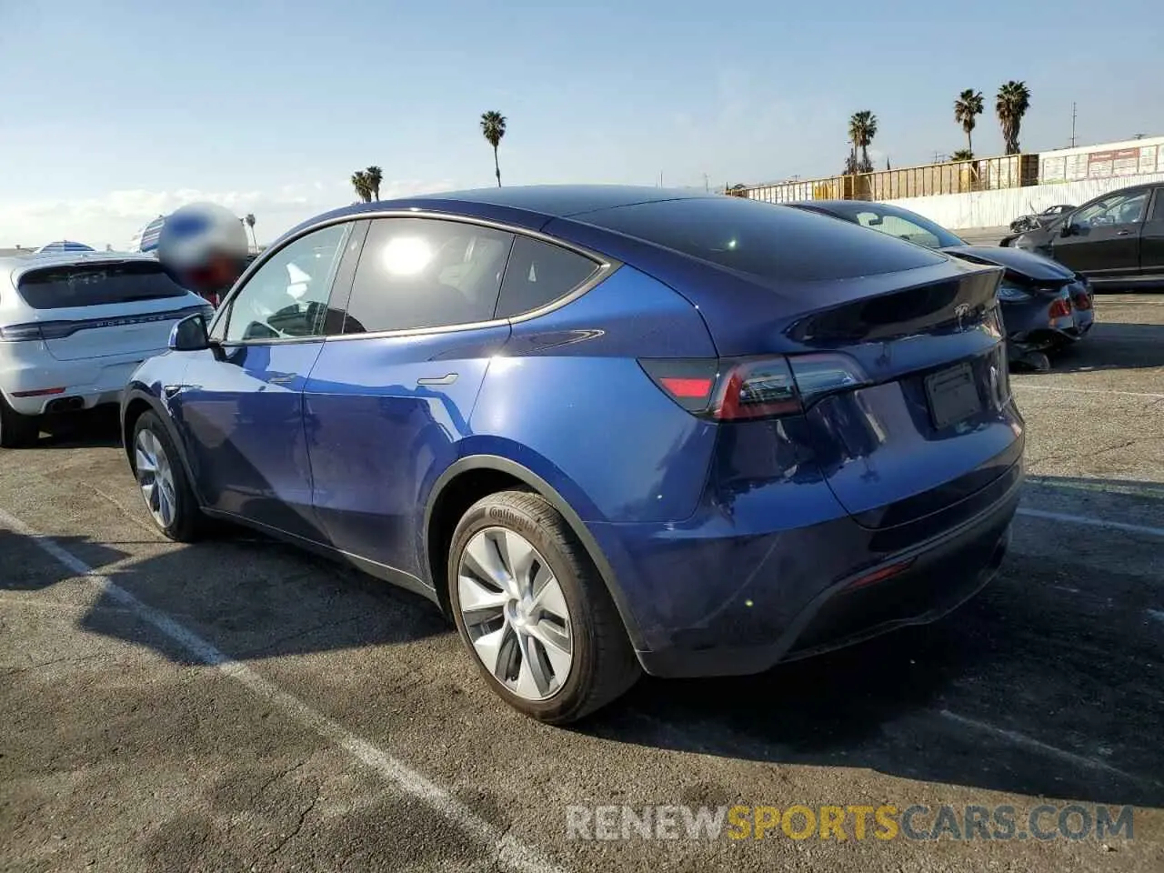 2 fotografías del automóvil dañado 7SAYGDEE7PA095307 TESLA MODEL Y 2023