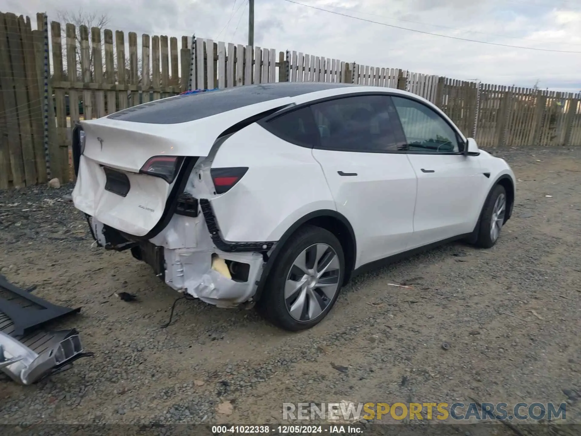 4 fotografías del automóvil dañado 7SAYGDEE7PA121615 TESLA MODEL Y 2023