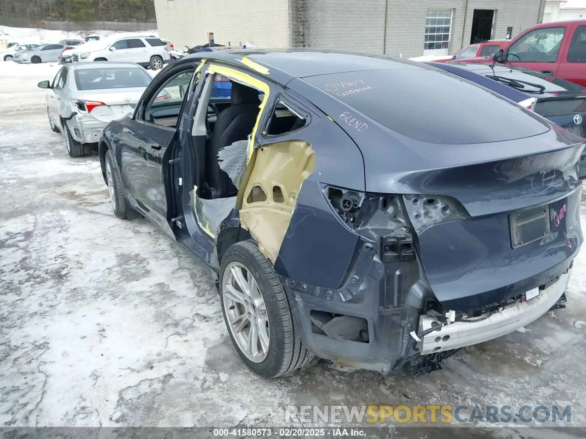3 fotografías del automóvil dañado 7SAYGDEE7PF602709 TESLA MODEL Y 2023