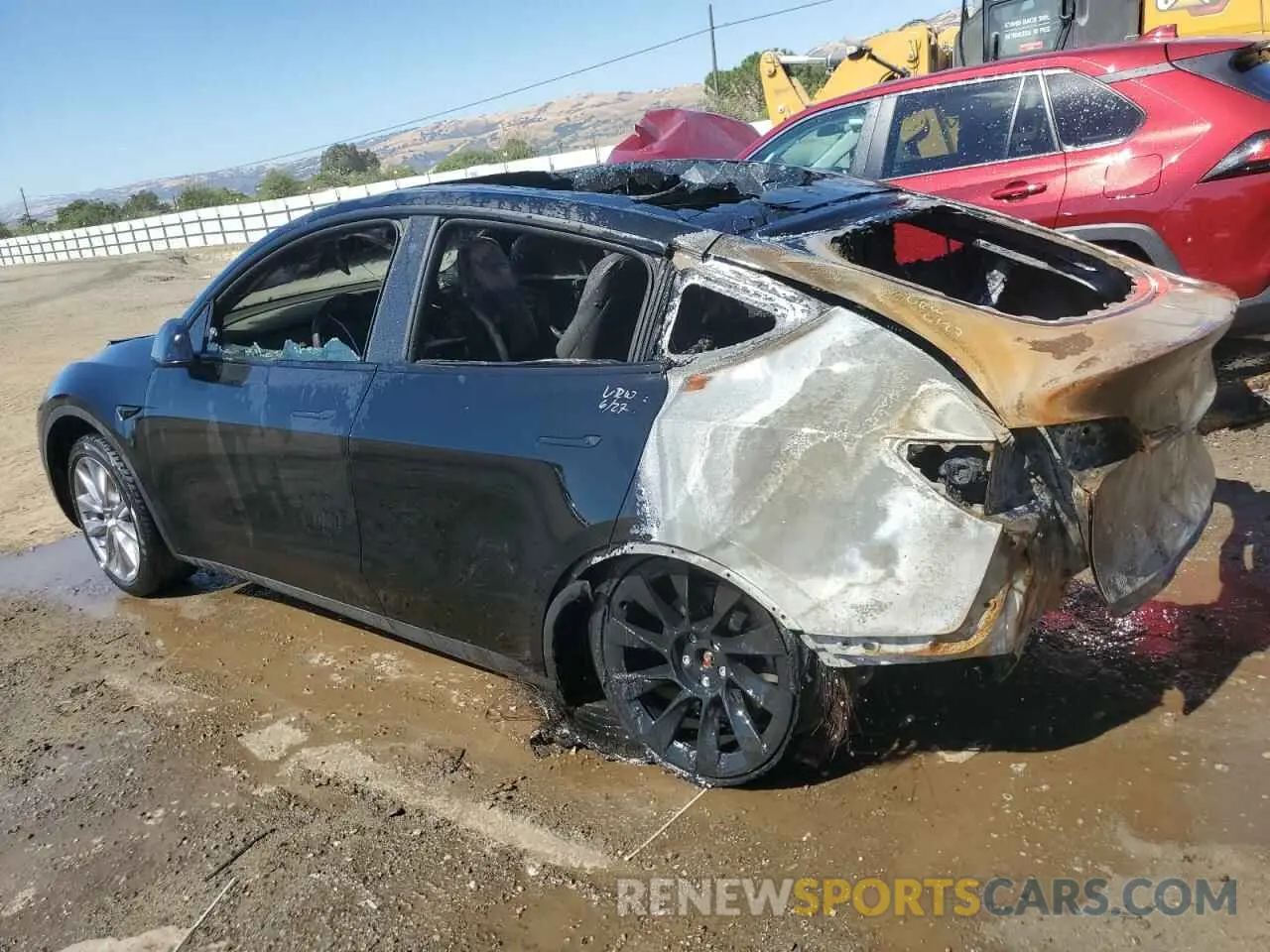 2 fotografías del automóvil dañado 7SAYGDEE7PF627643 TESLA MODEL Y 2023