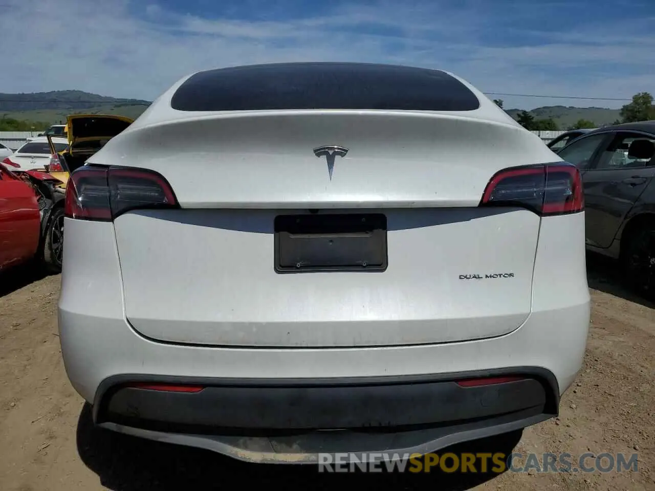 6 fotografías del automóvil dañado 7SAYGDEE7PF747894 TESLA MODEL Y 2023