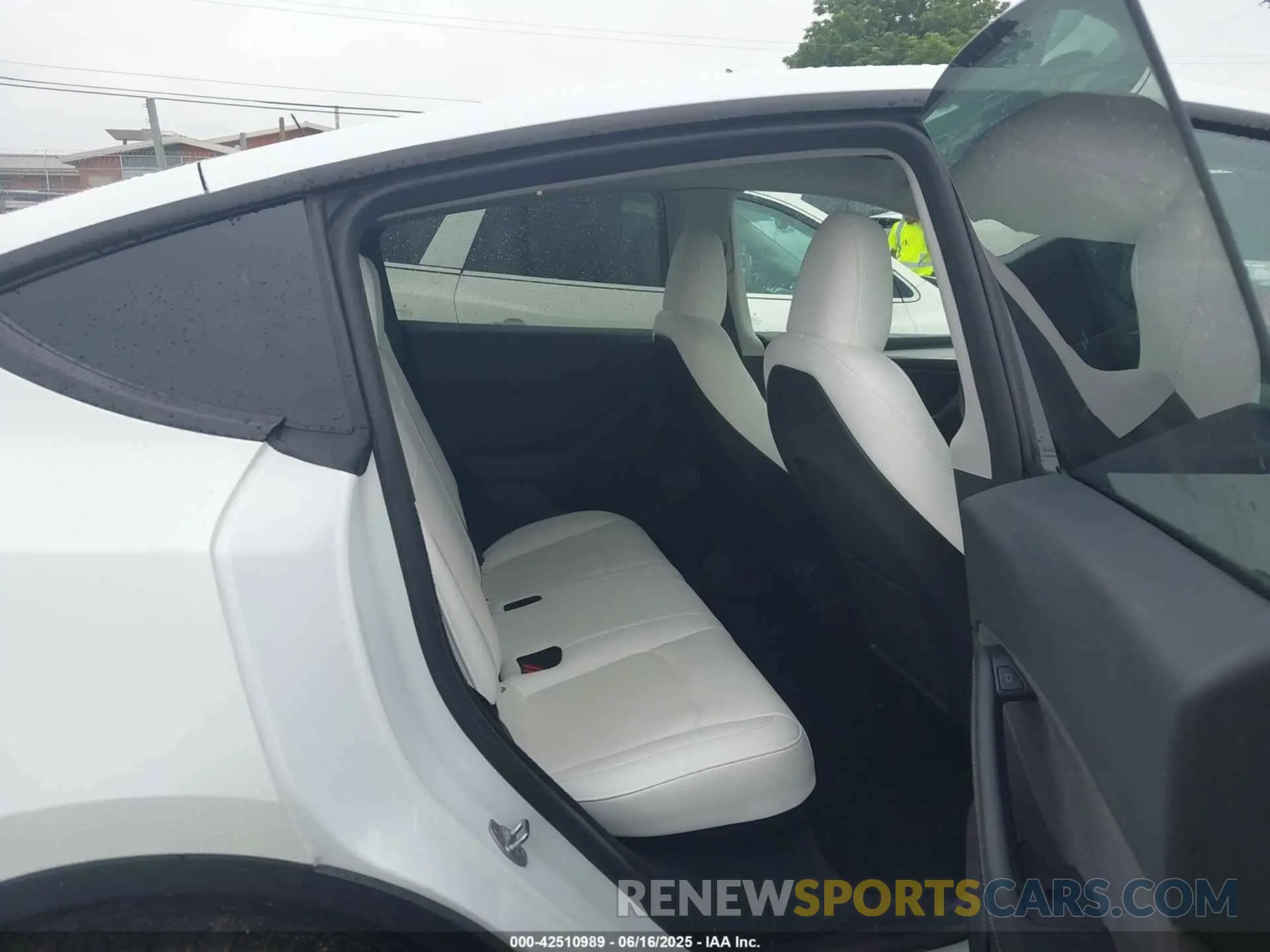 8 fotografías del automóvil dañado 7SAYGDEE7PF754571 TESLA MODEL Y 2023