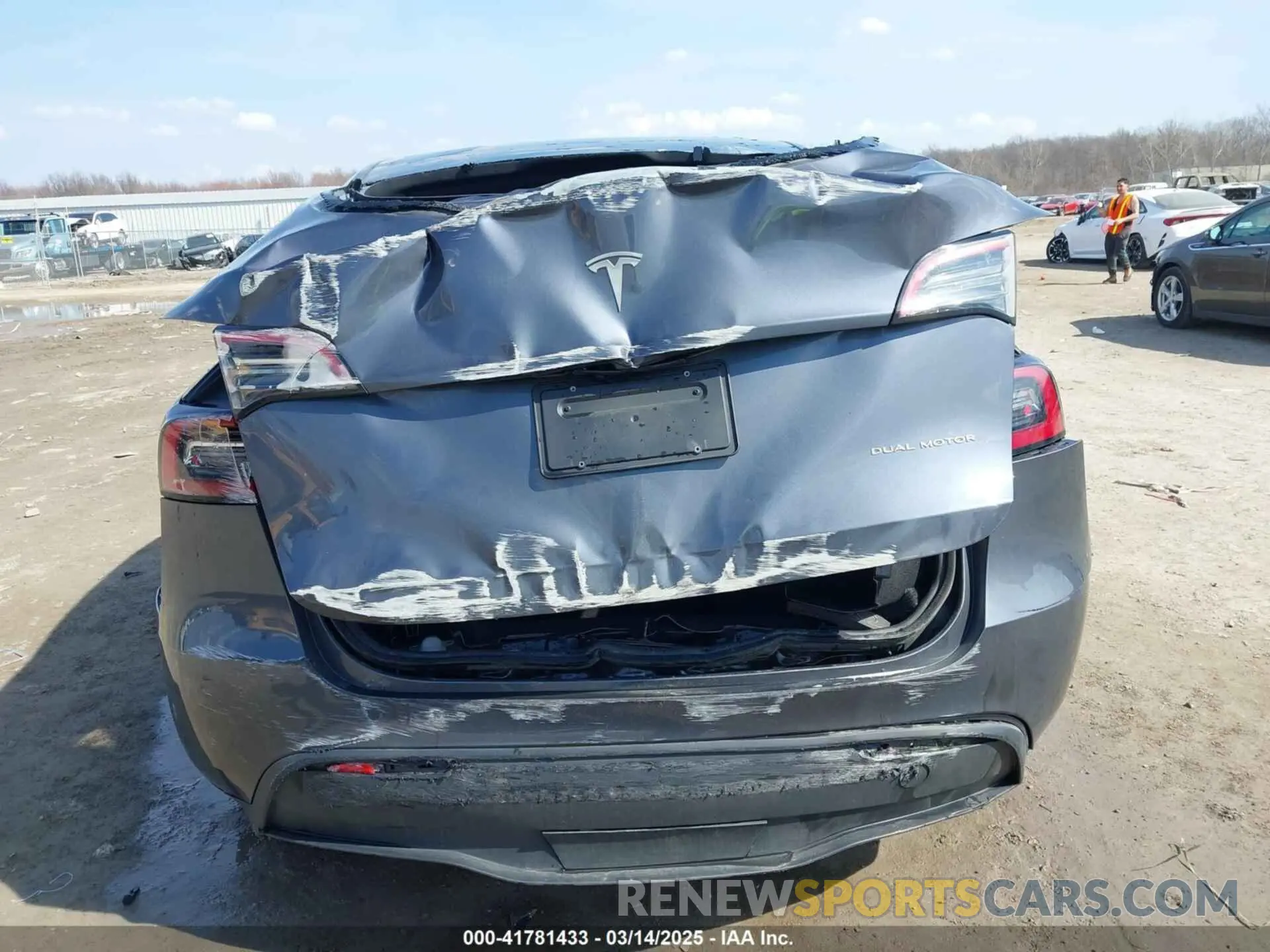 17 fotografías del automóvil dañado 7SAYGDEE7PF755980 TESLA MODEL Y 2023